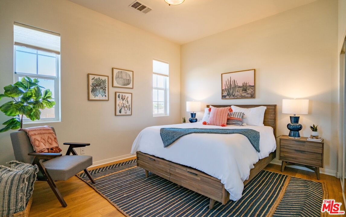 71638 Laura Ln