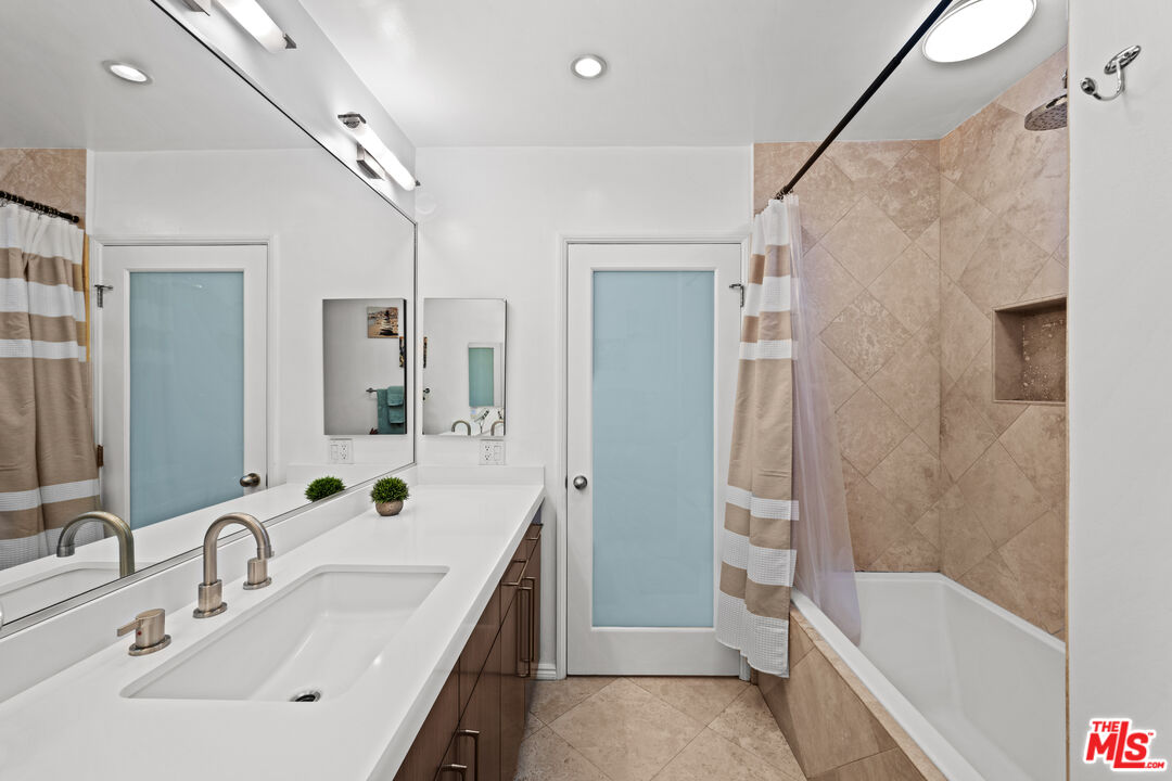 949 N Kings Rd Unit: 314