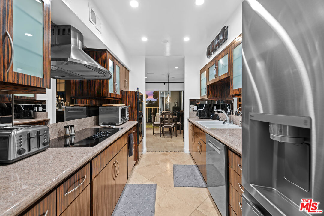 949 N Kings Rd Unit: 314