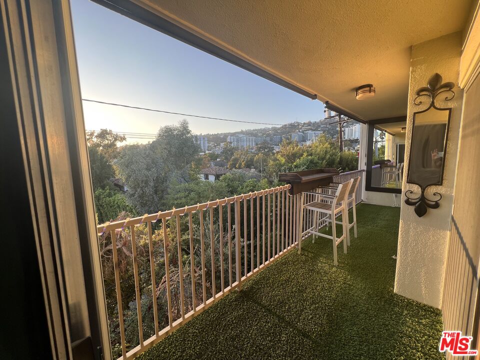 949 N Kings Rd Unit: 314