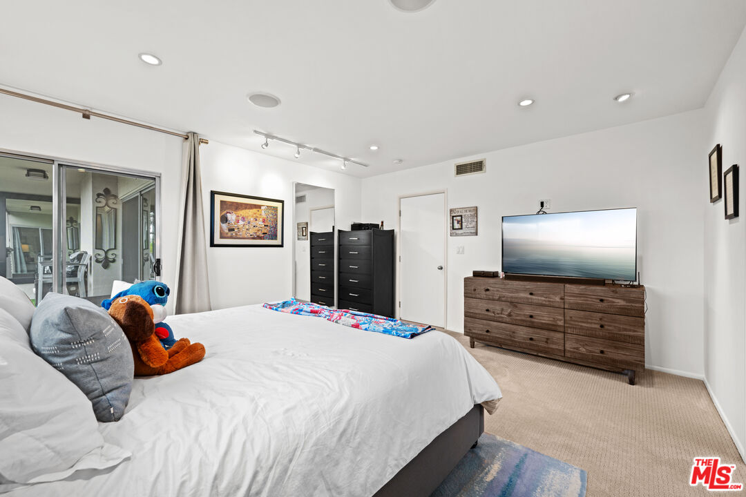 949 N Kings Rd Unit: 314