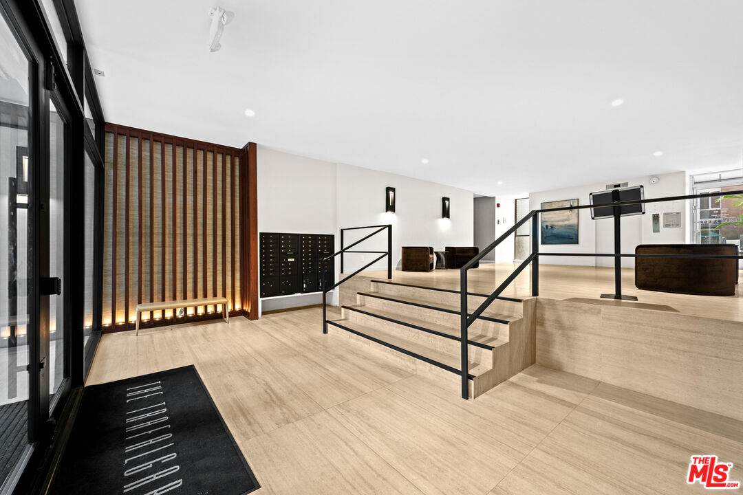 949 N Kings Rd Unit: 314