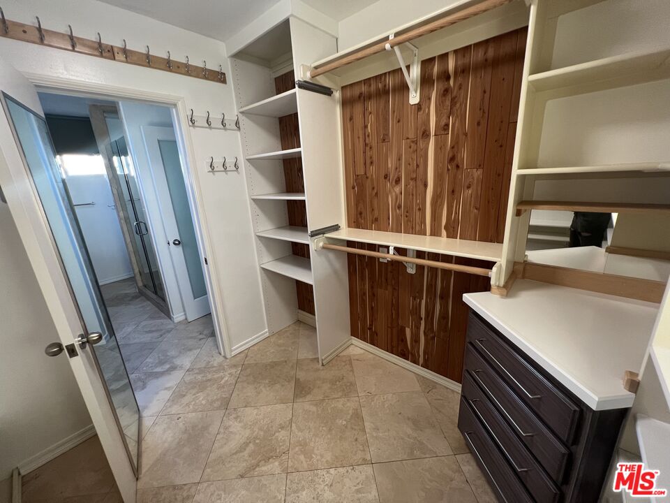 949 N Kings Rd Unit: 314