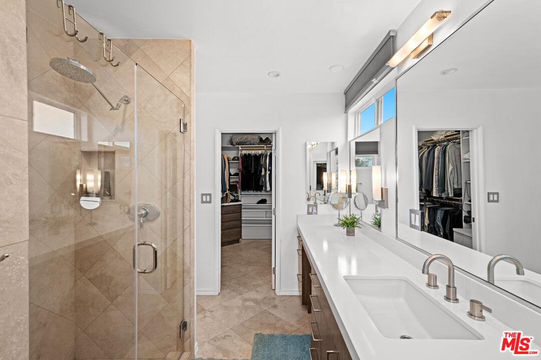 949 N Kings Rd Unit: 314