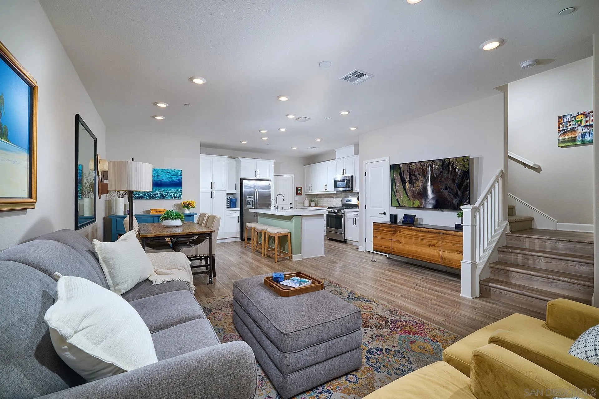 1196 Delpy View Point