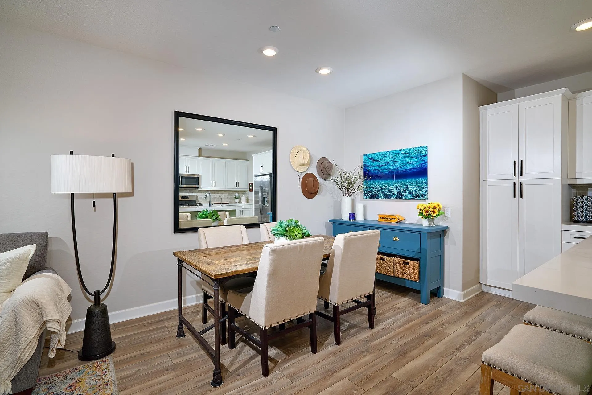 1196 Delpy View Point