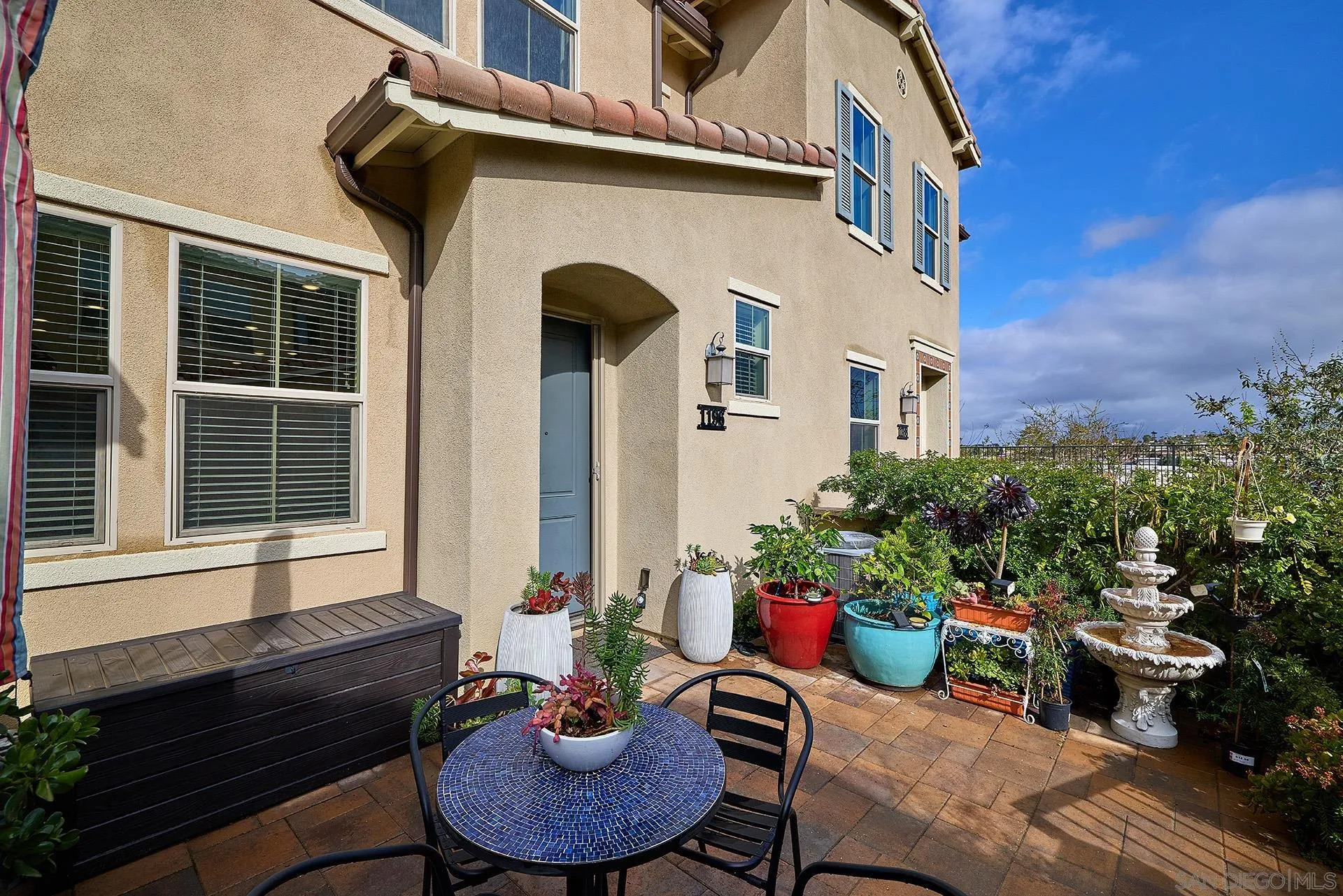 1196 Delpy View Point