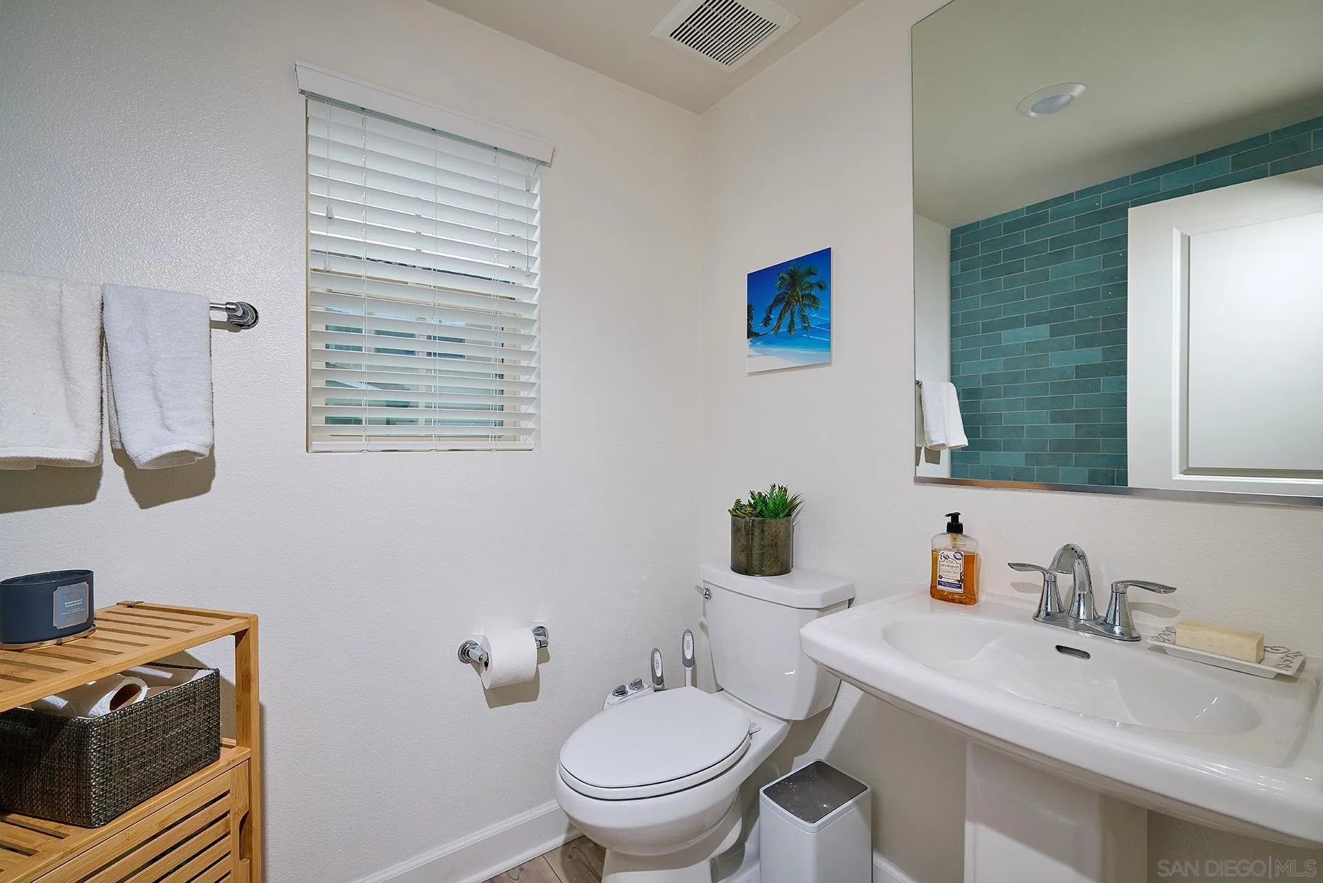 1196 Delpy View Point