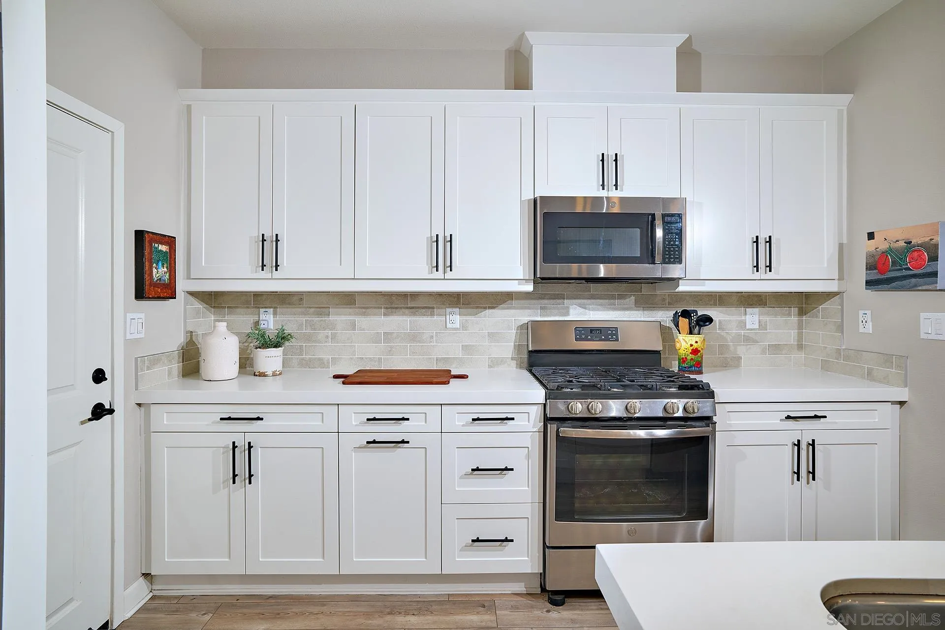 1196 Delpy View Point