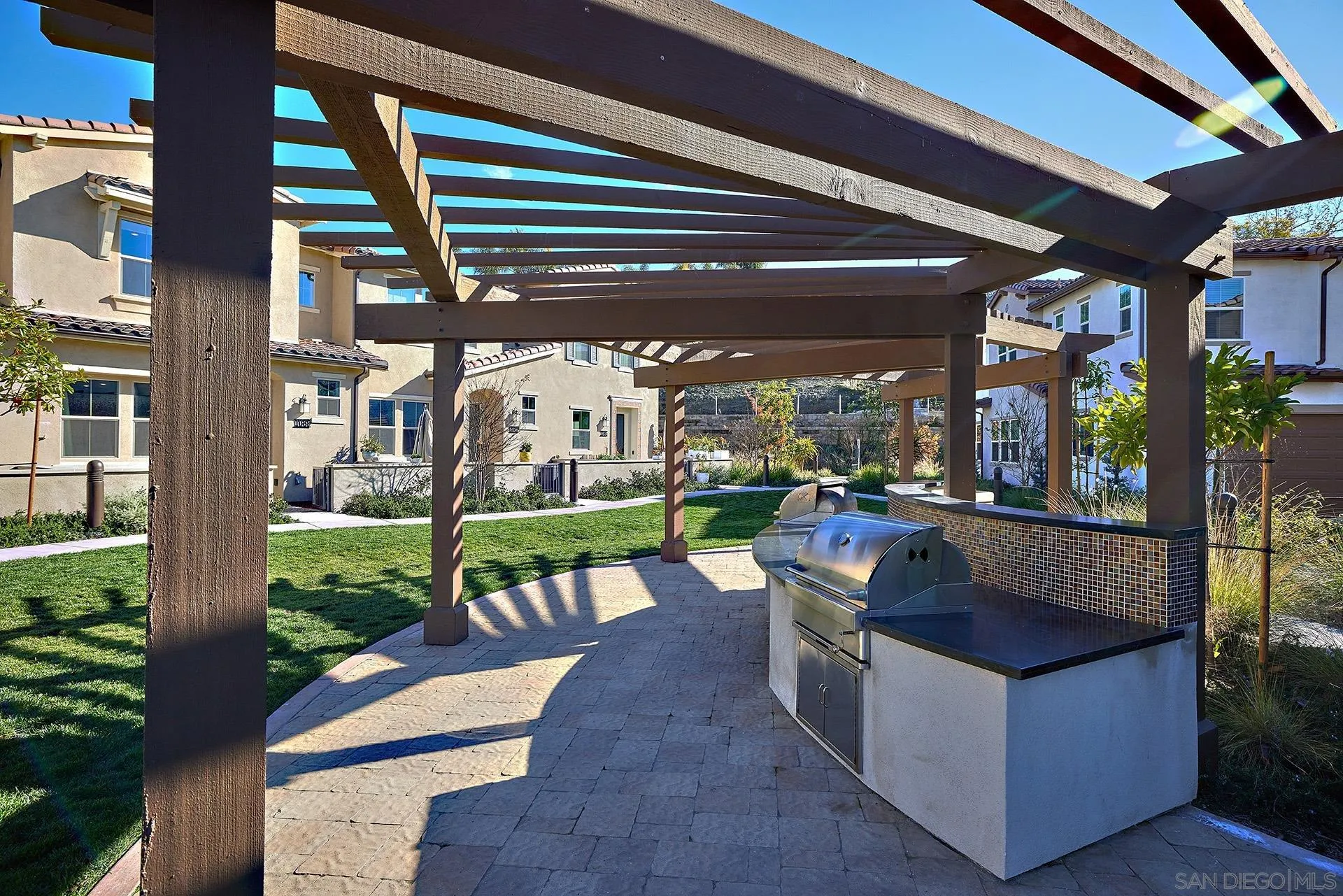 1196 Delpy View Point