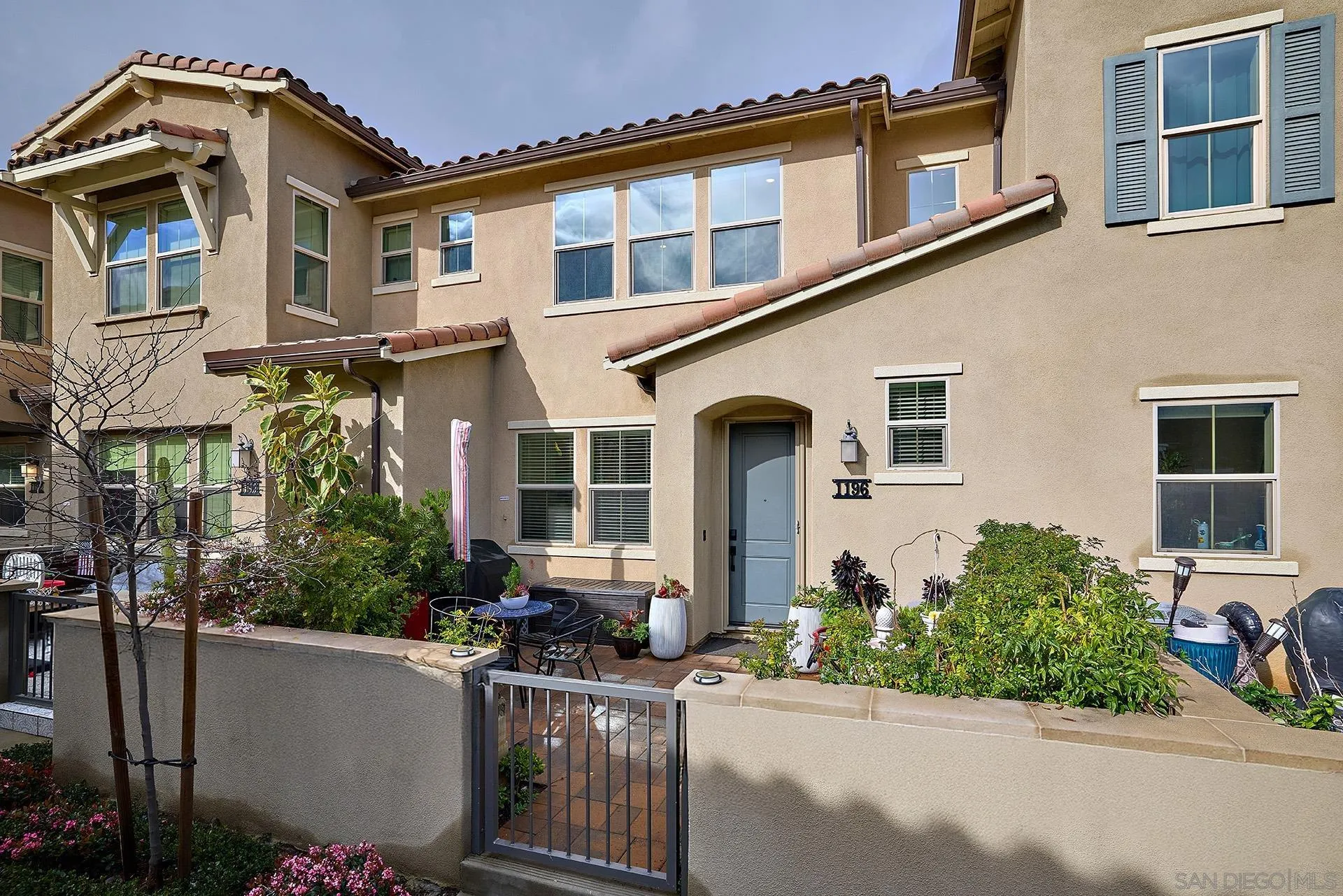 1196 Delpy View Point