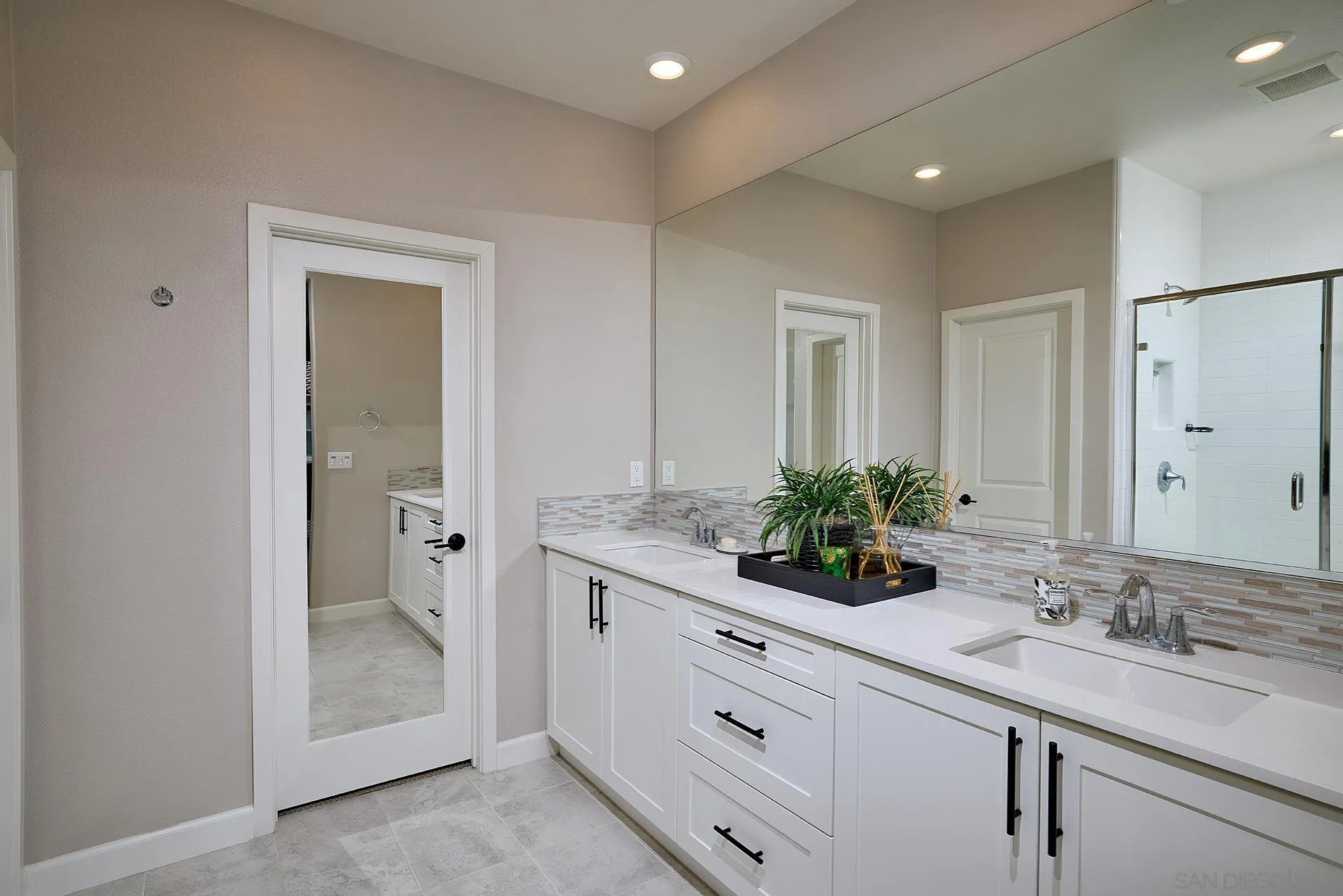 1196 Delpy View Point