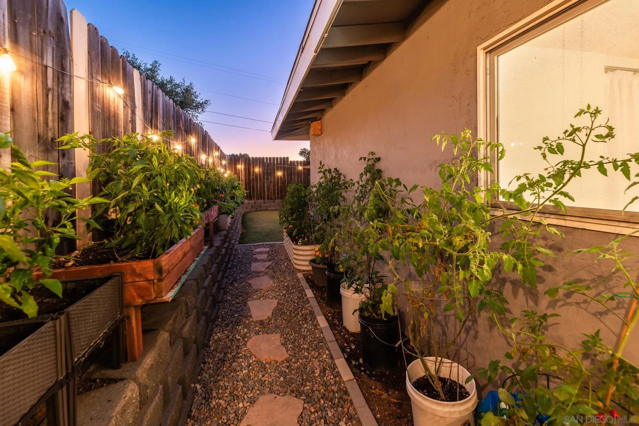 9742 Emerald Hill