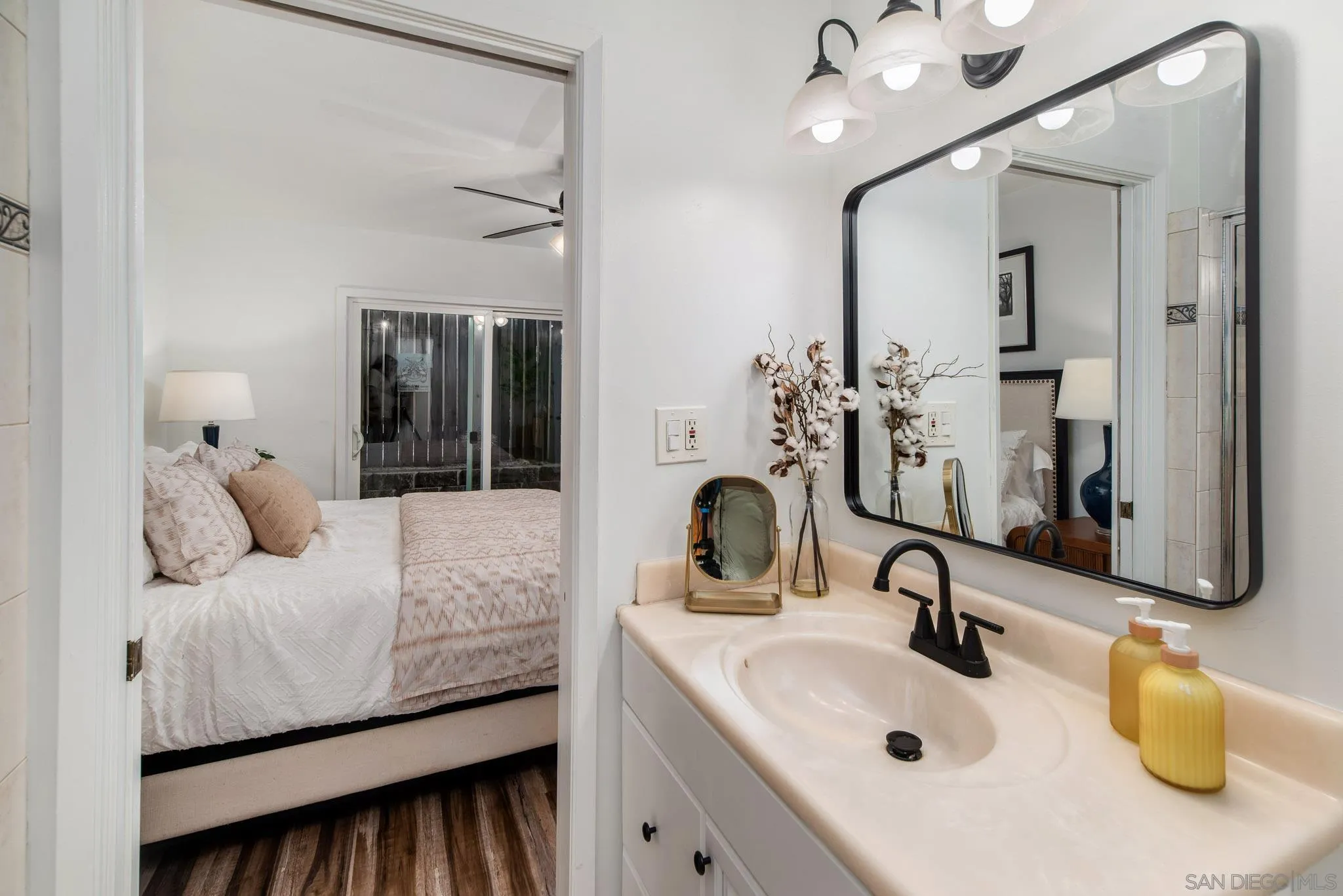 9742 Emerald Hill