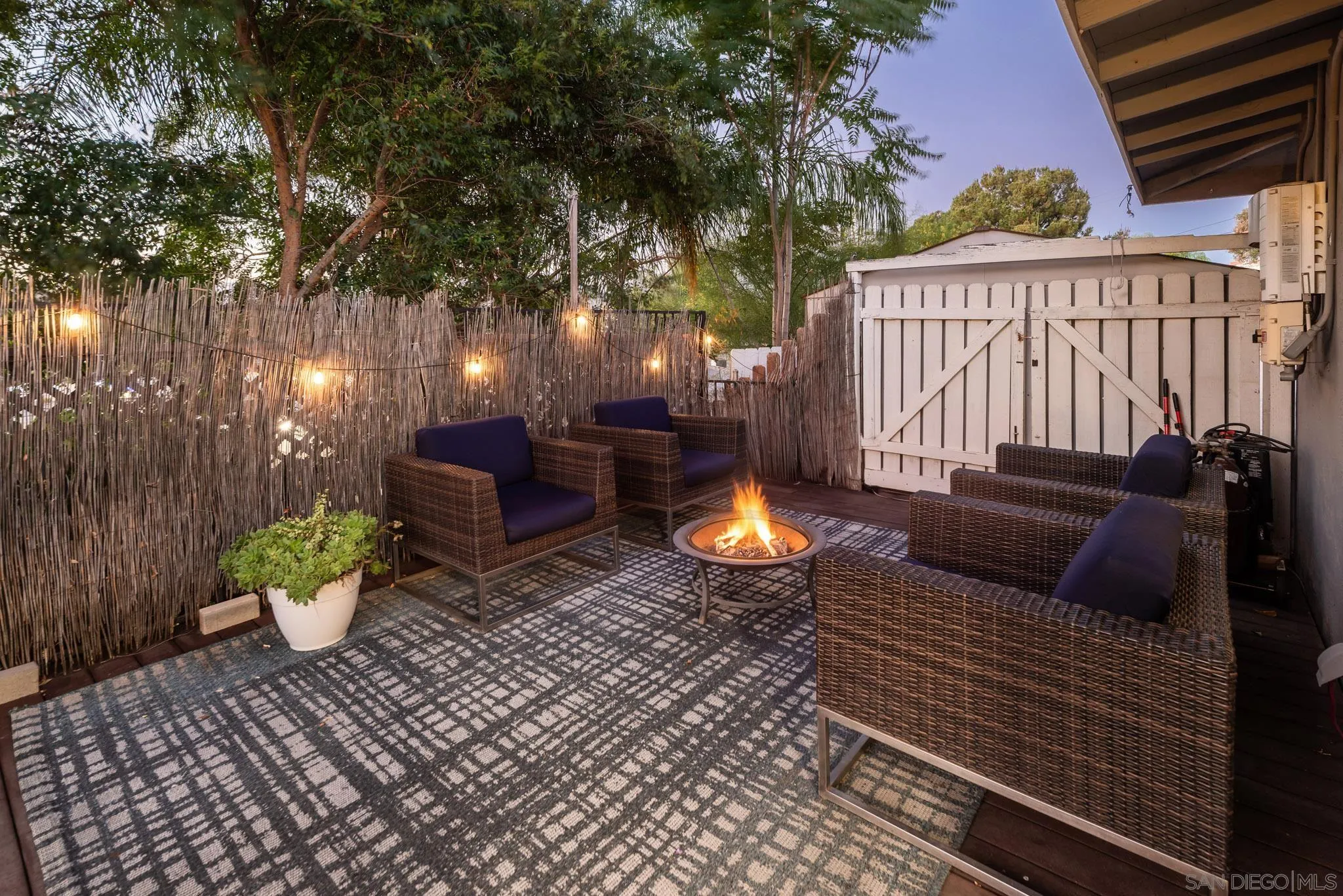9742 Emerald Hill