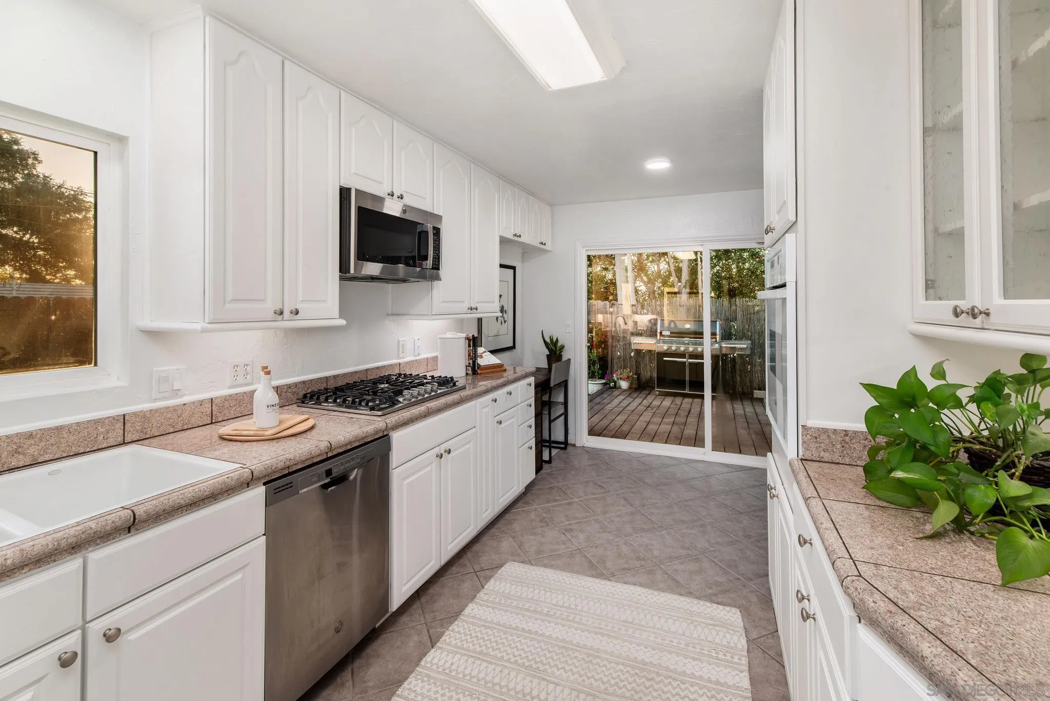9742 Emerald Hill
