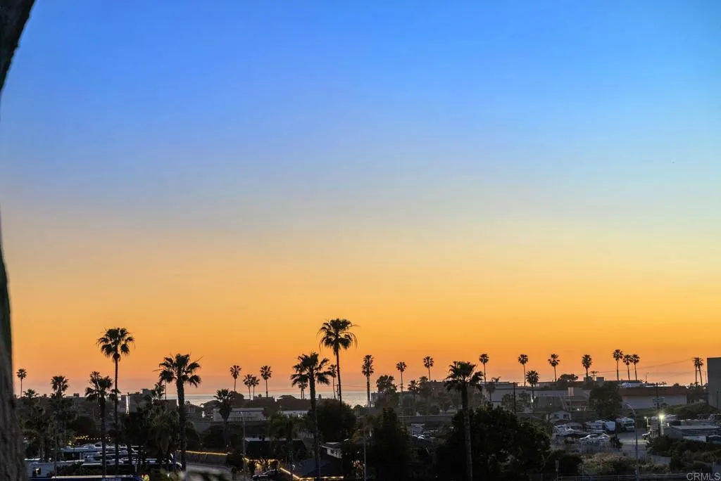 1413 La Salina Street