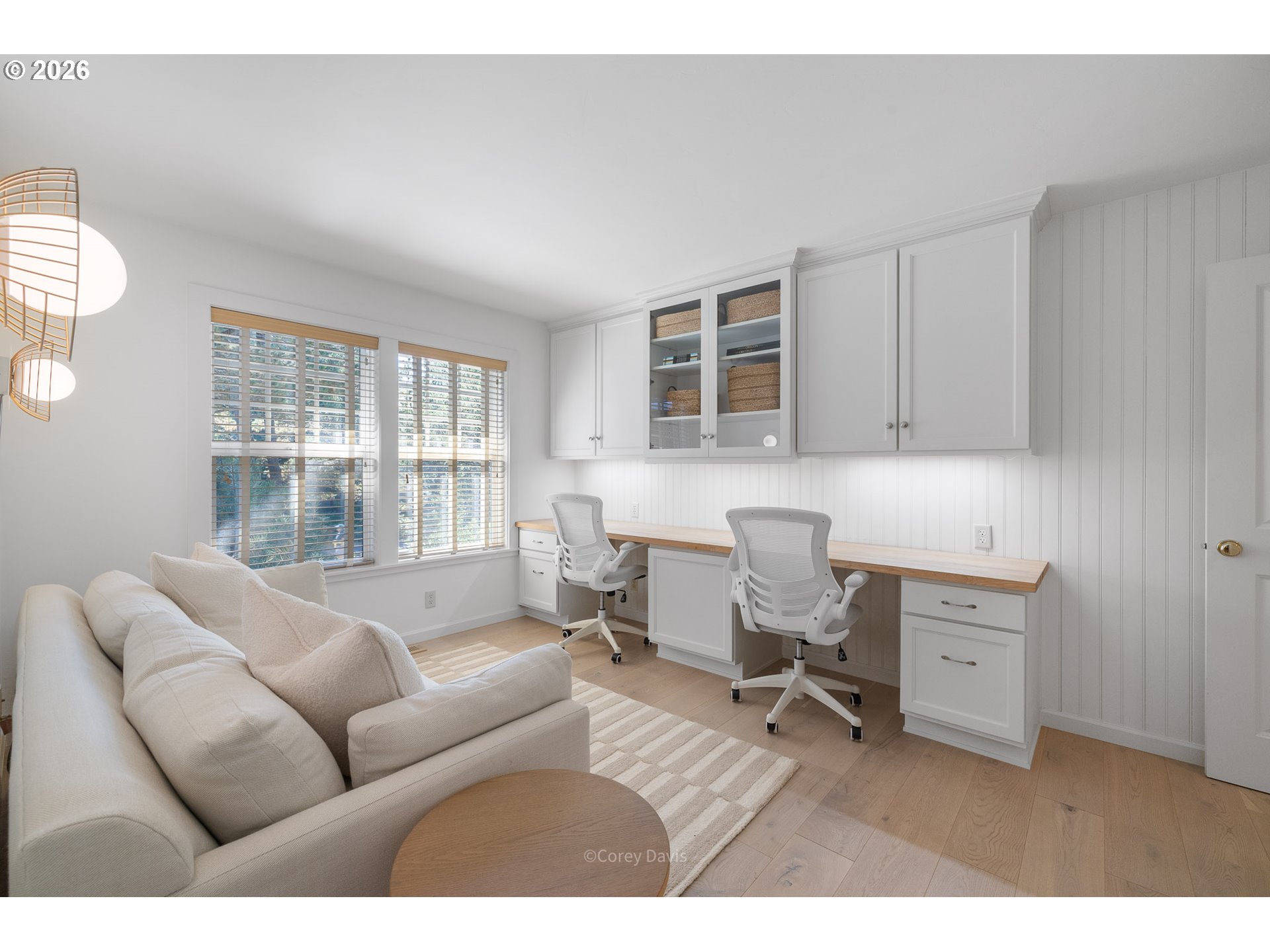 867 LAKEVIEW DR
