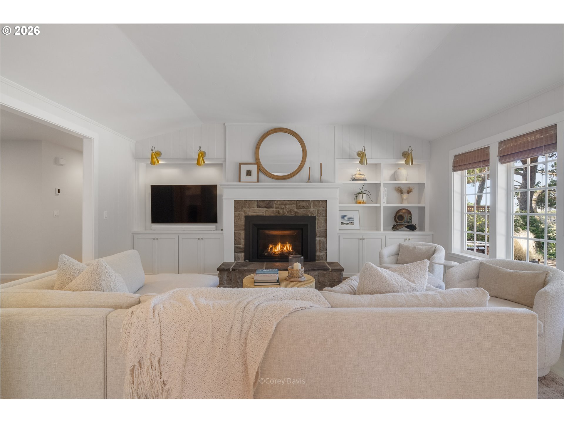867 LAKEVIEW DR
