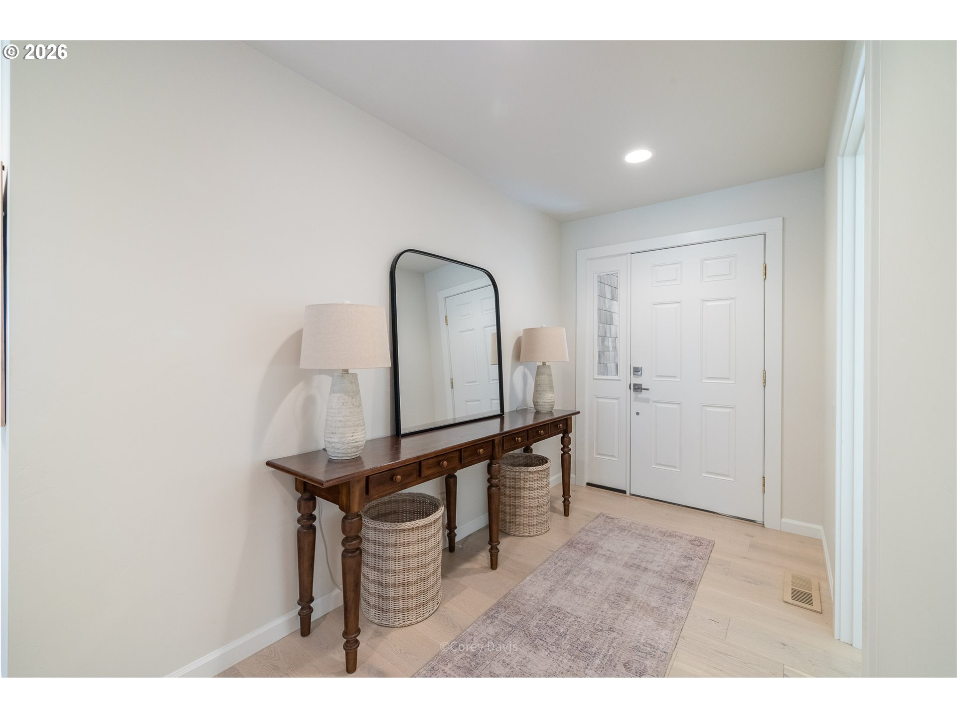867 LAKEVIEW DR