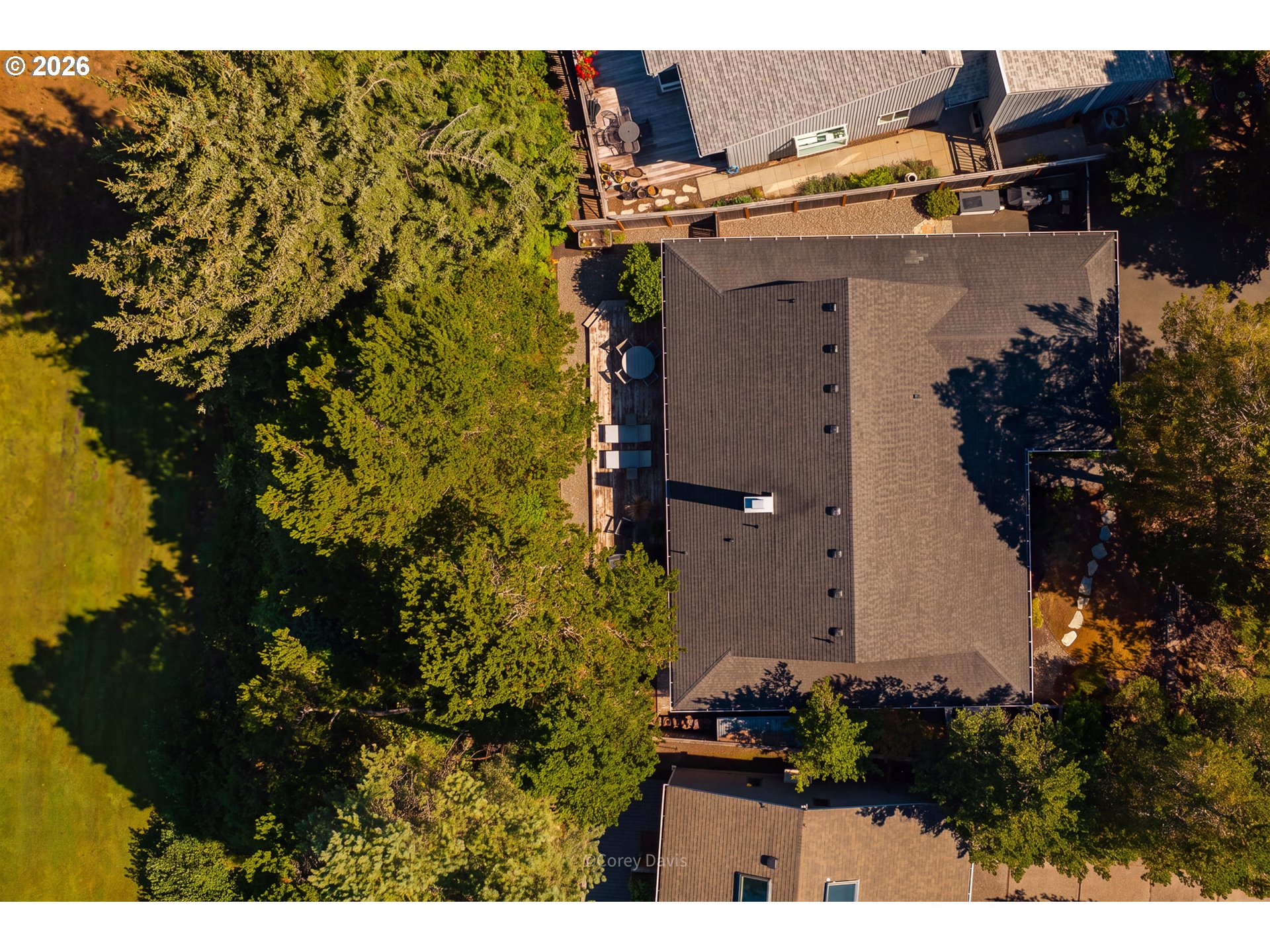 867 LAKEVIEW DR