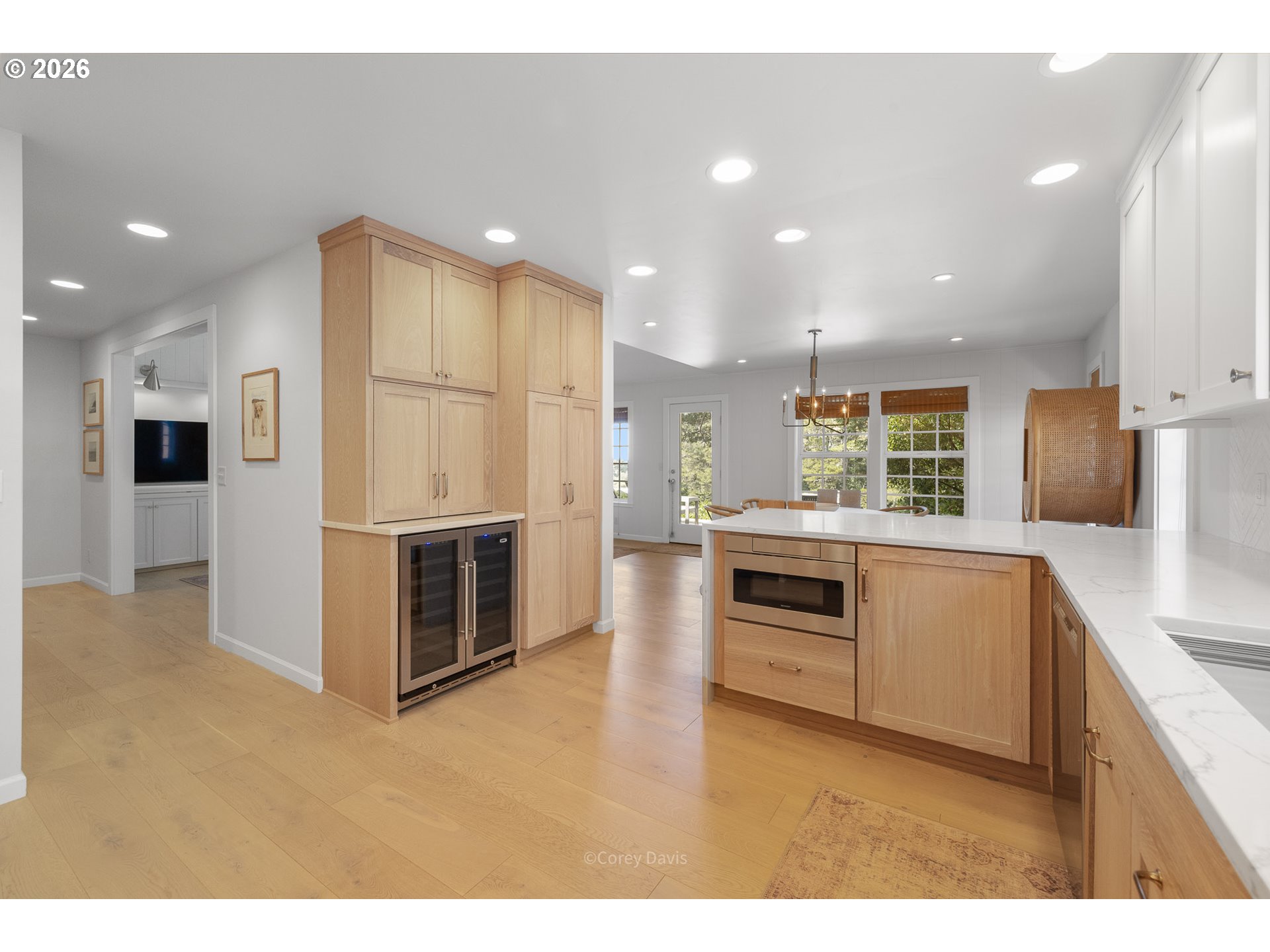 867 LAKEVIEW DR