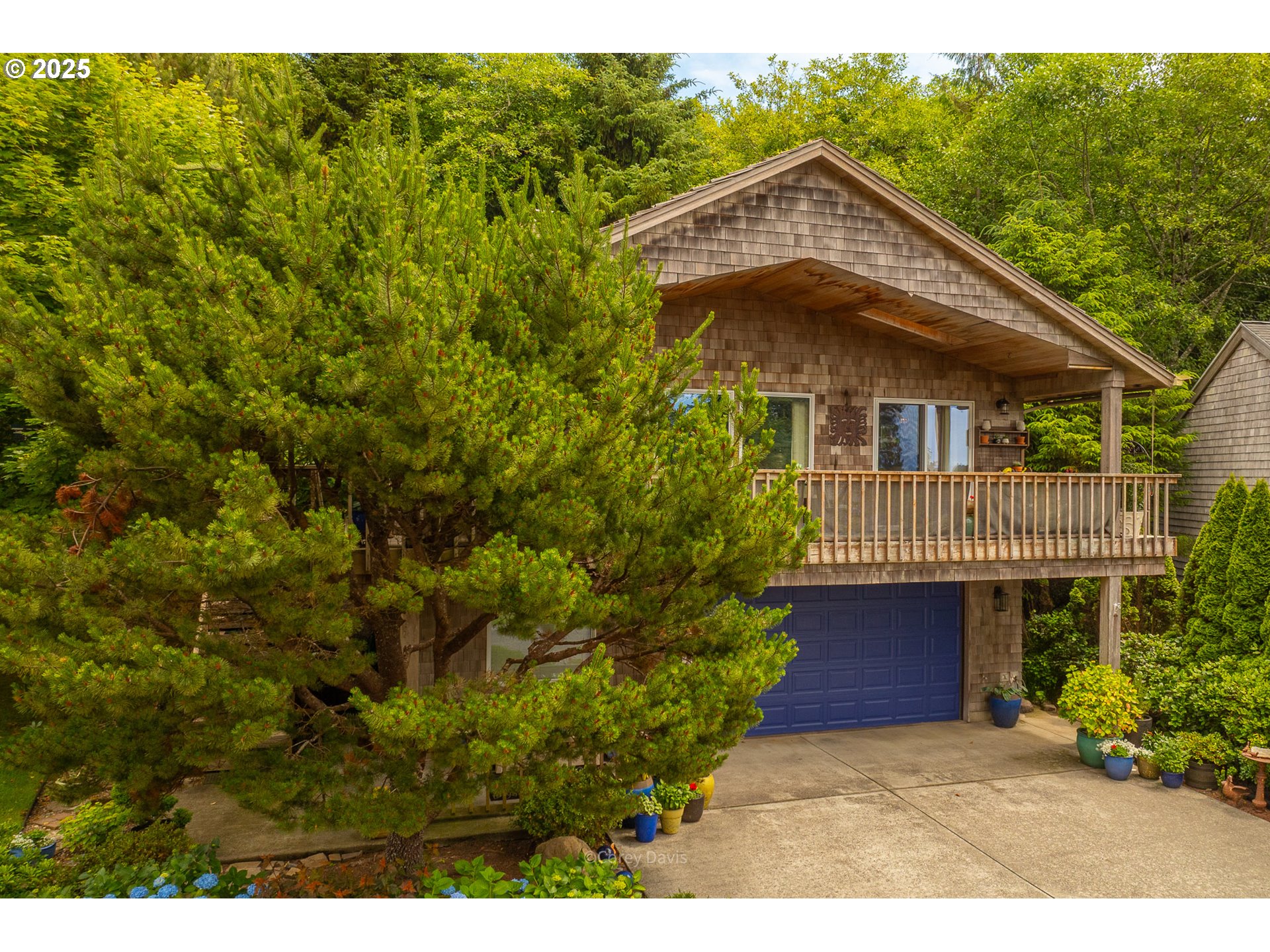 163 AMBER LN