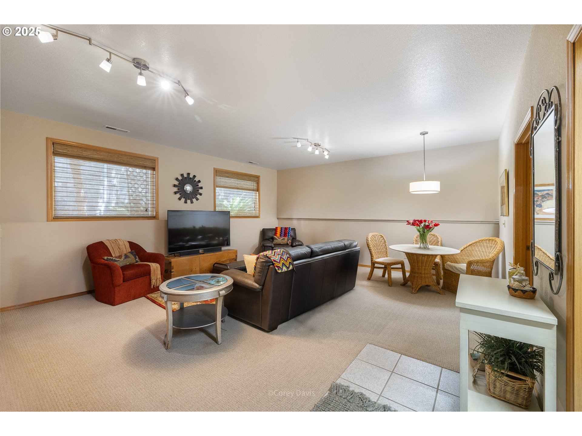 163 AMBER LN