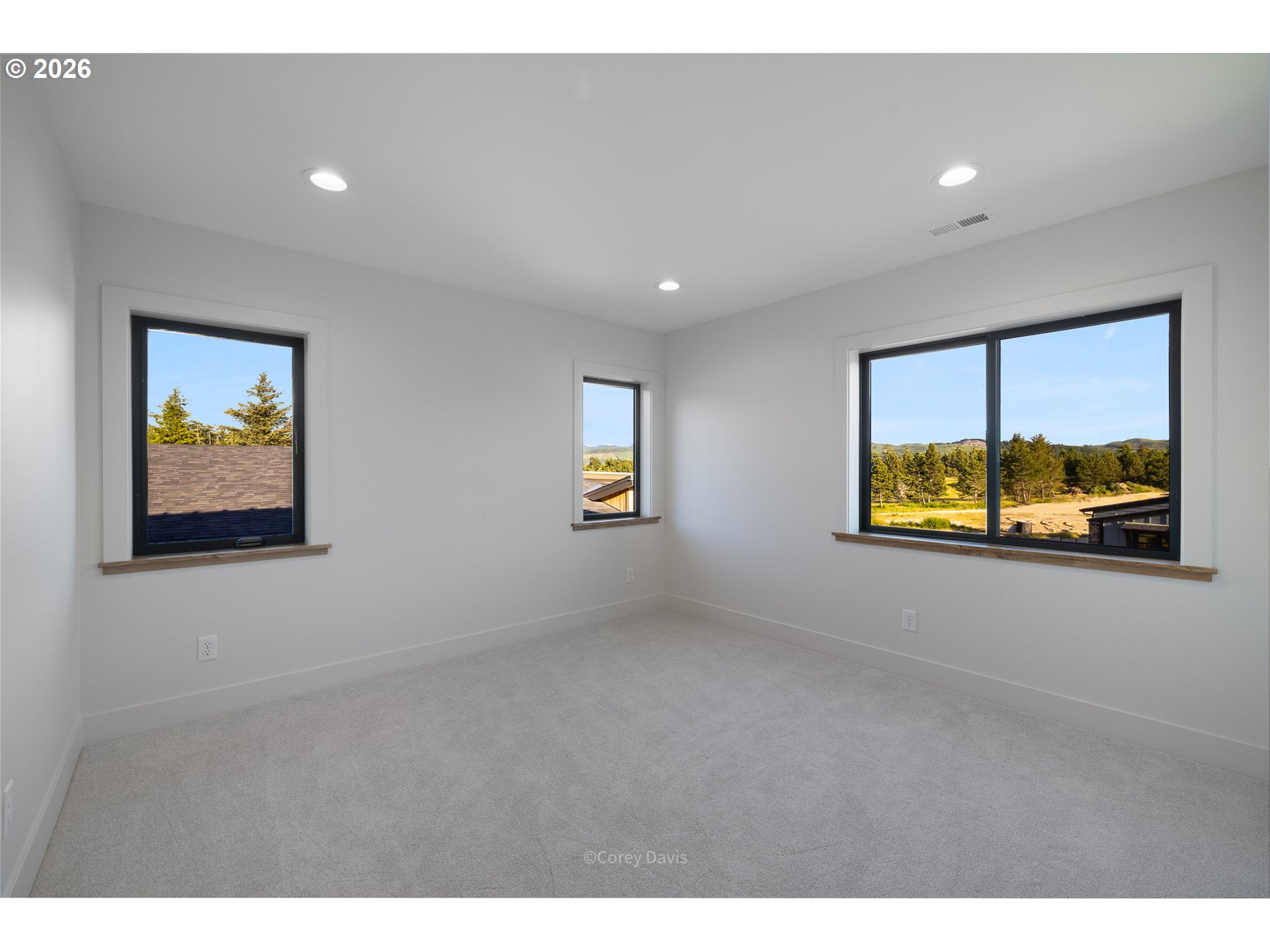 423 MEADOWS DR