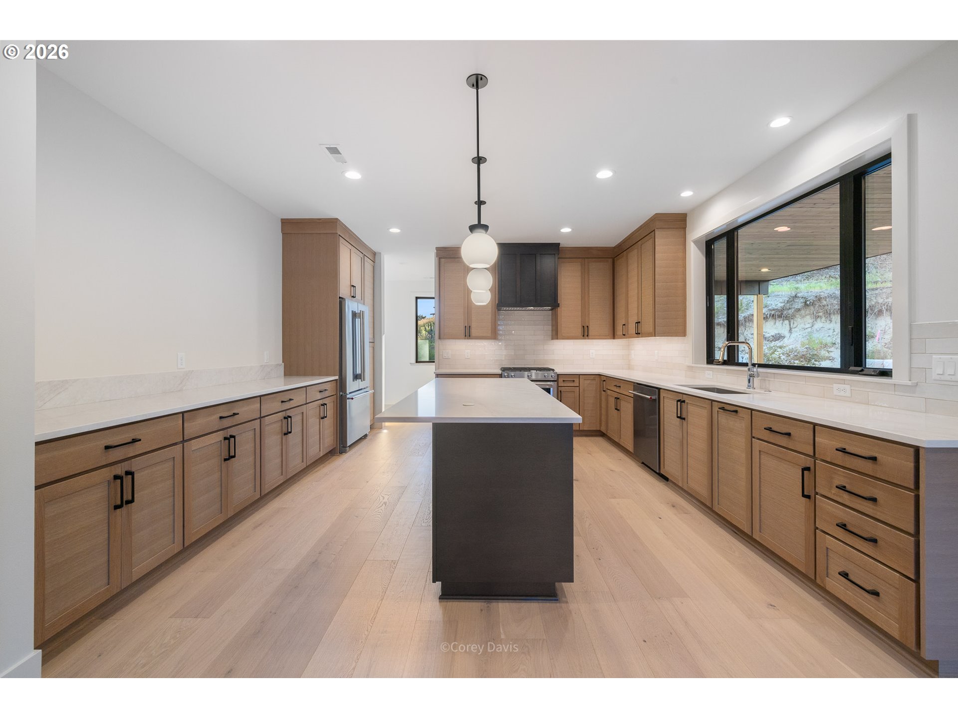 423 MEADOWS DR