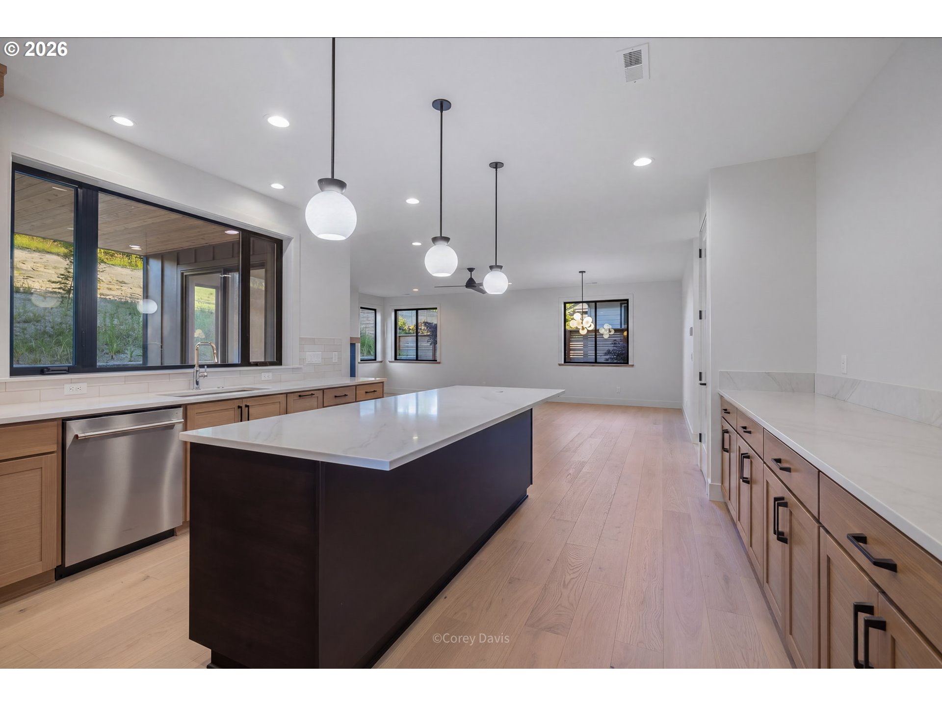 423 MEADOWS DR