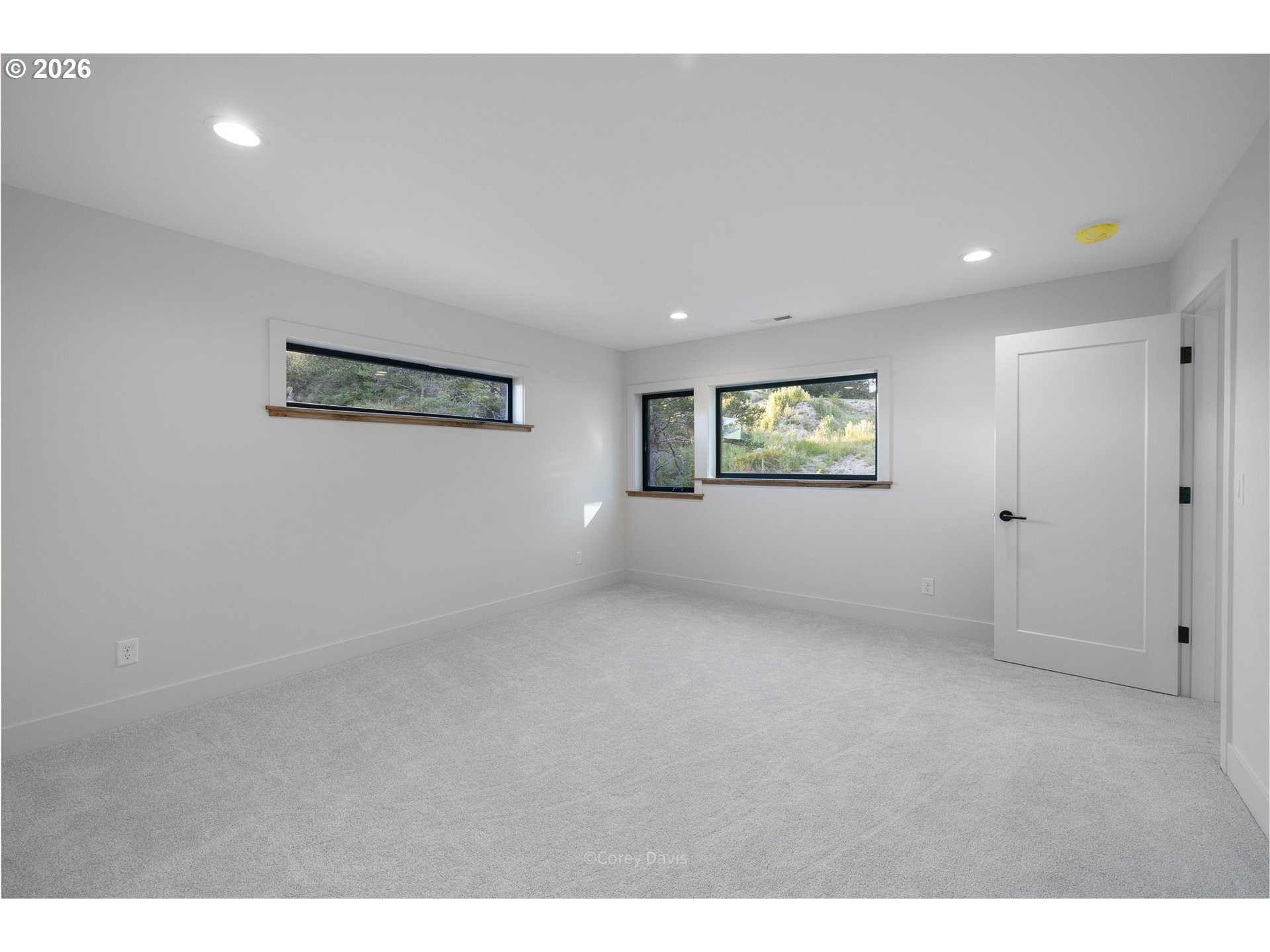 423 MEADOWS DR