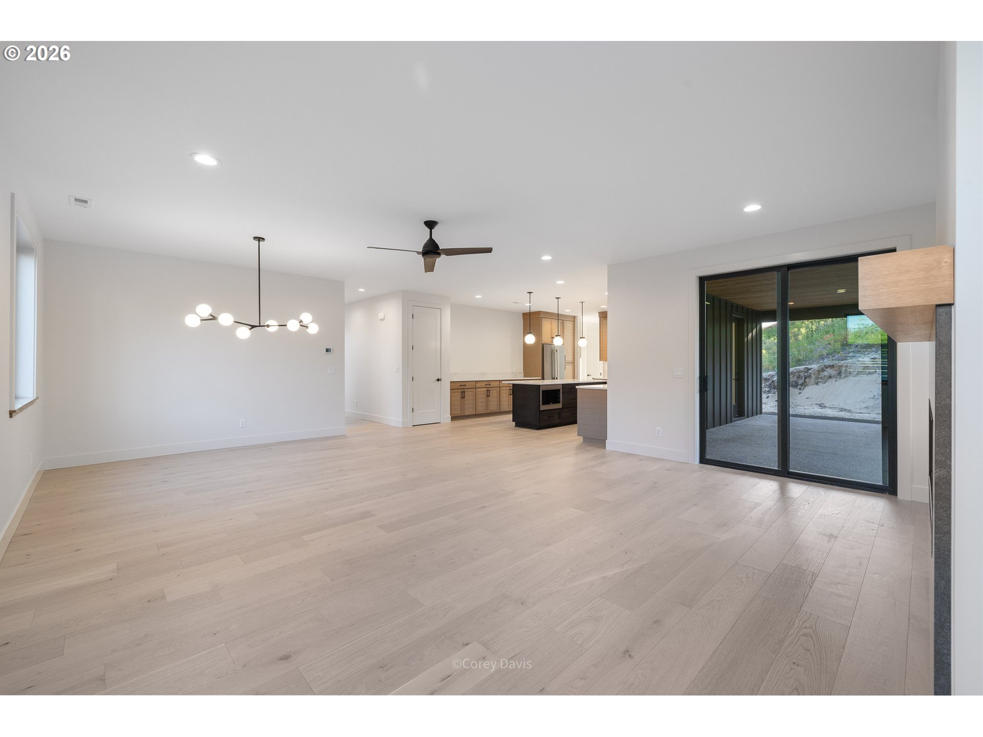 423 MEADOWS DR