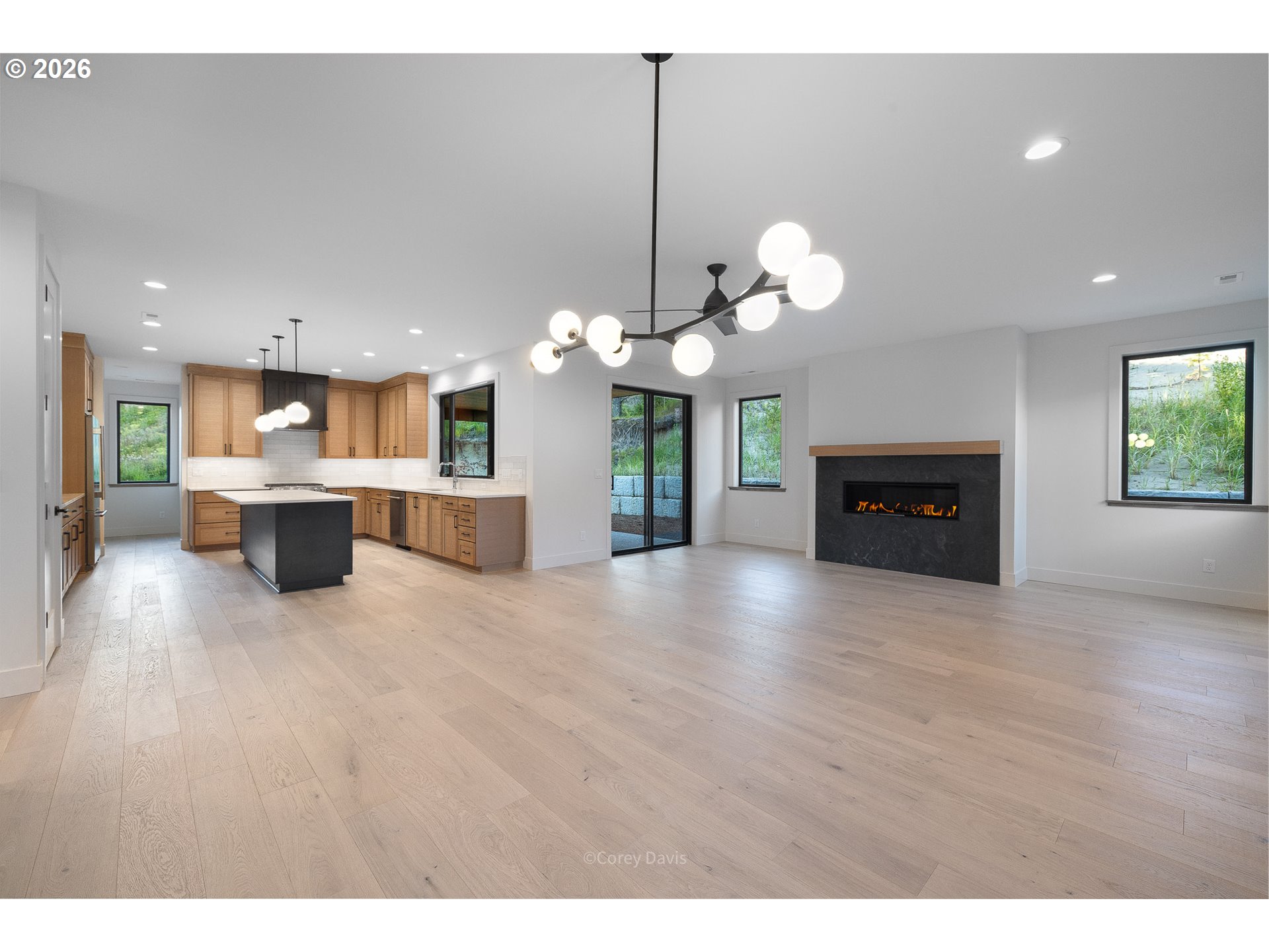 423 MEADOWS DR