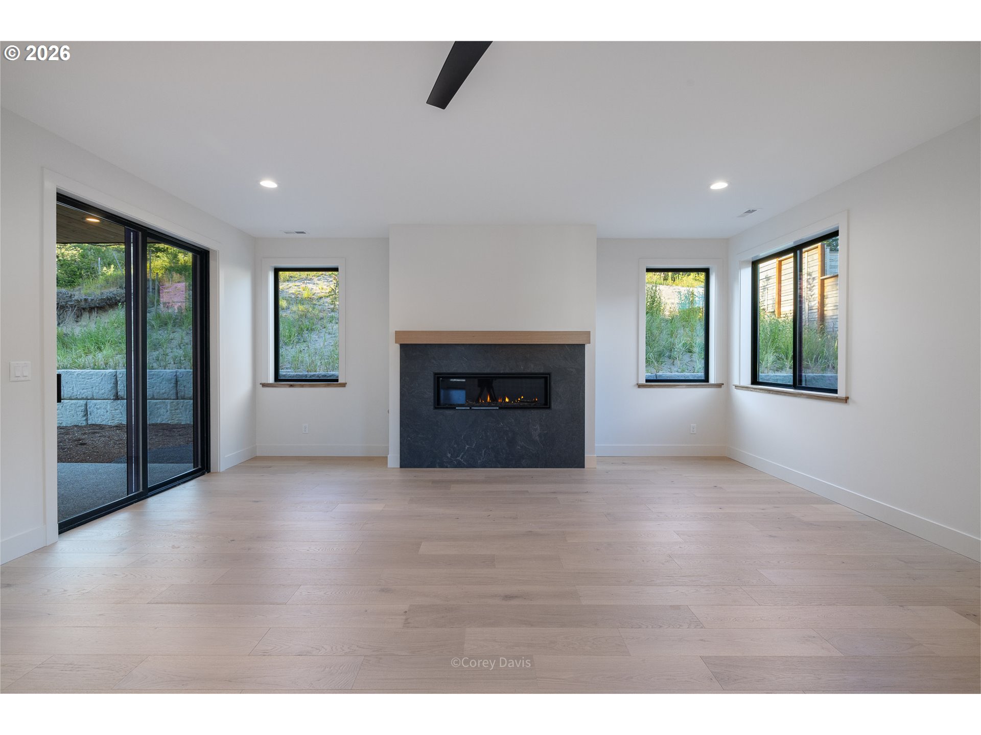 423 MEADOWS DR