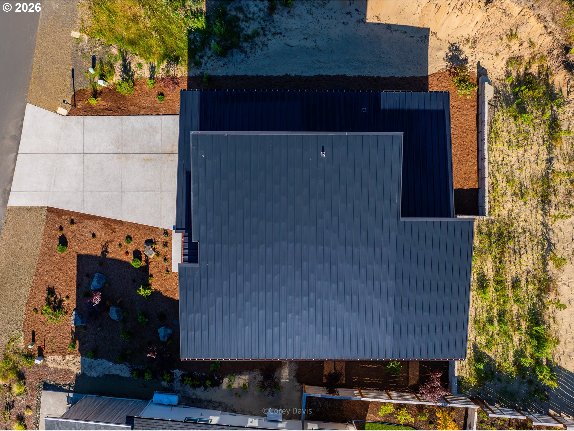 423 MEADOWS DR