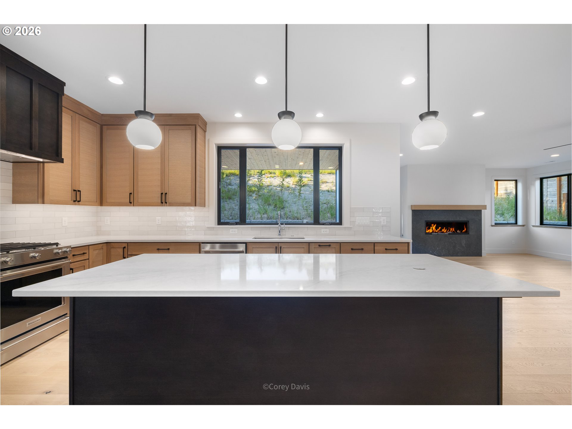 423 MEADOWS DR