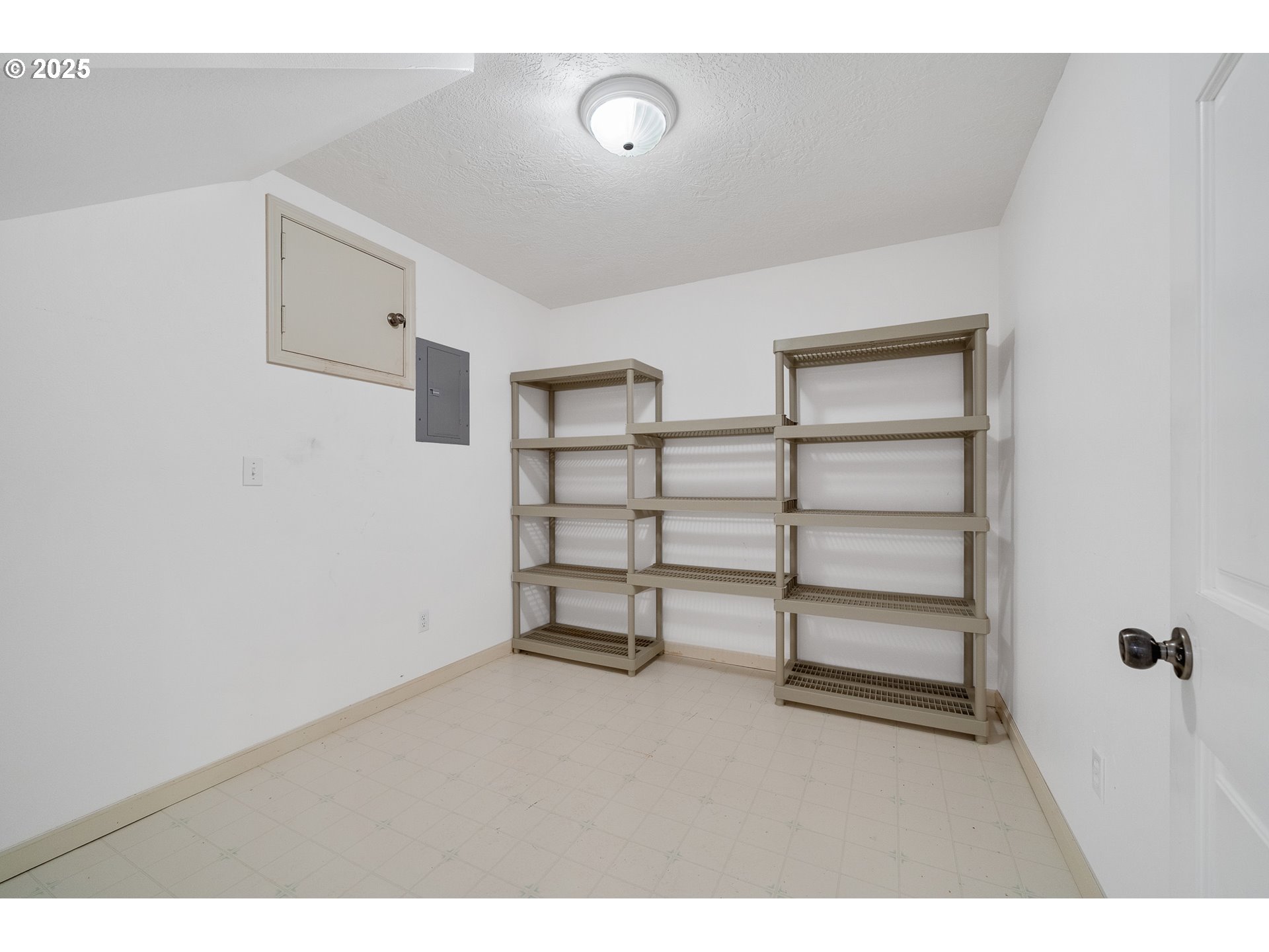 8040 KAHNIE TRAIL LOOP
