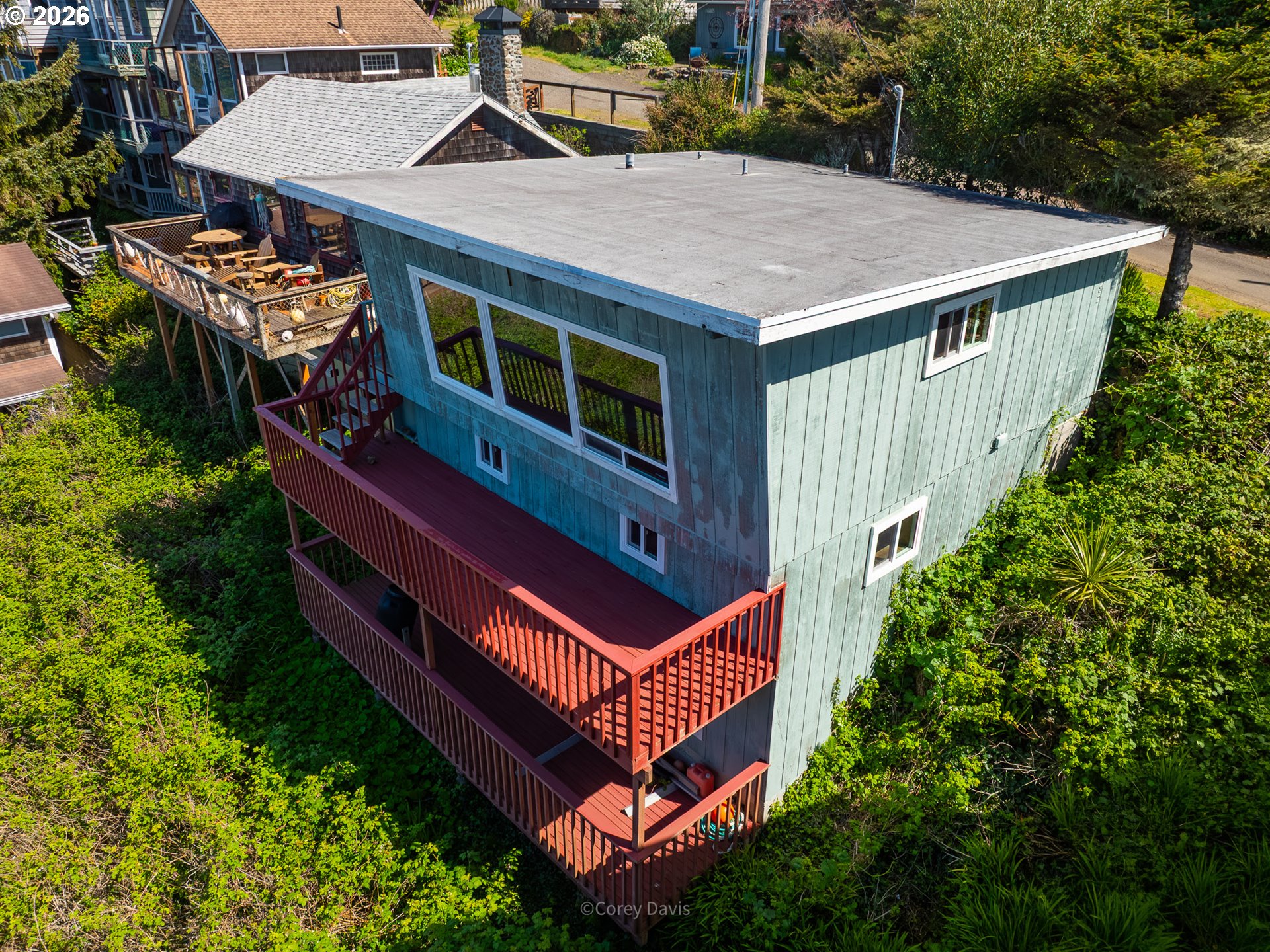 1582 SUNSET AVE