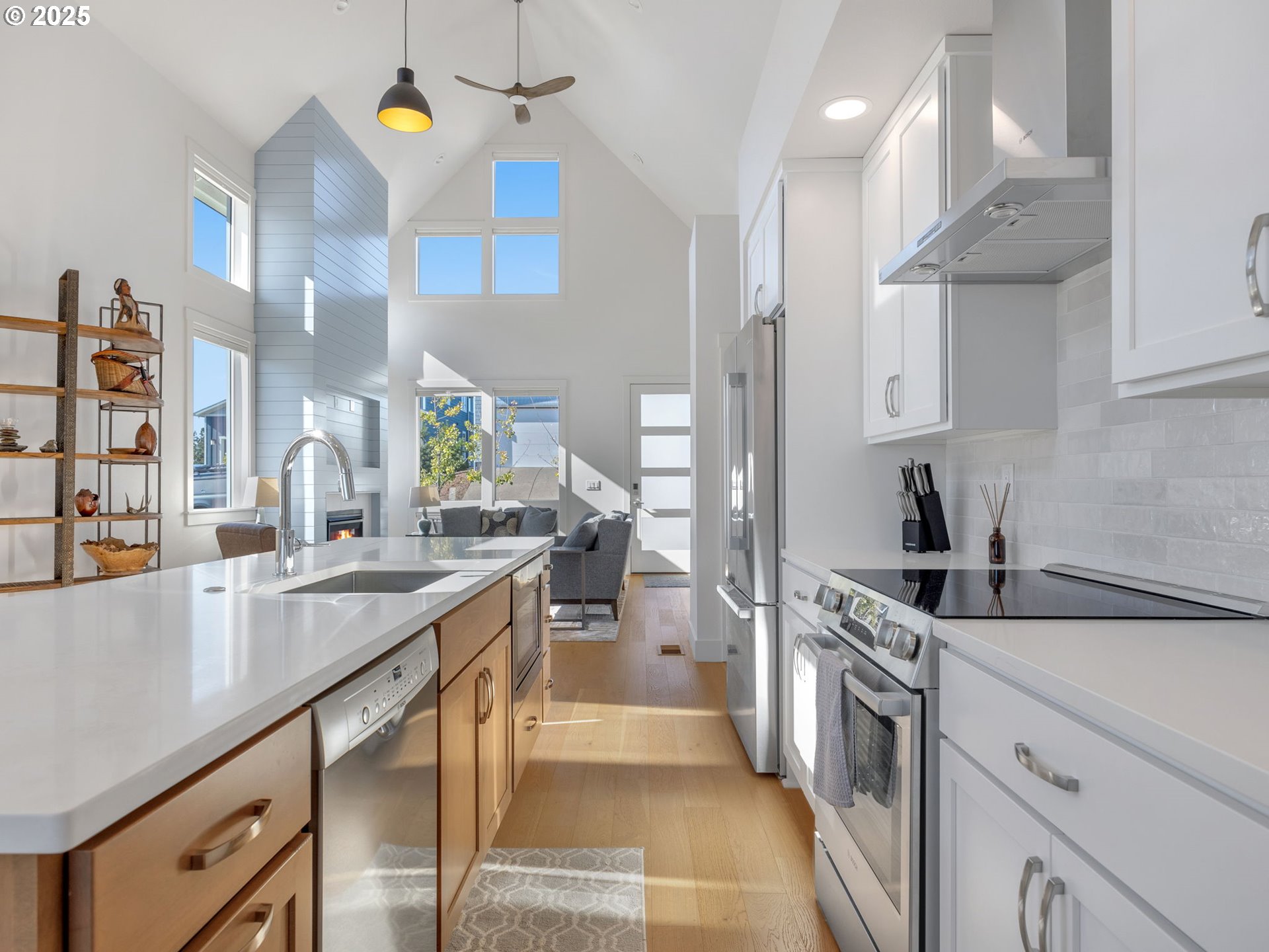 558 SEA VIEW DR