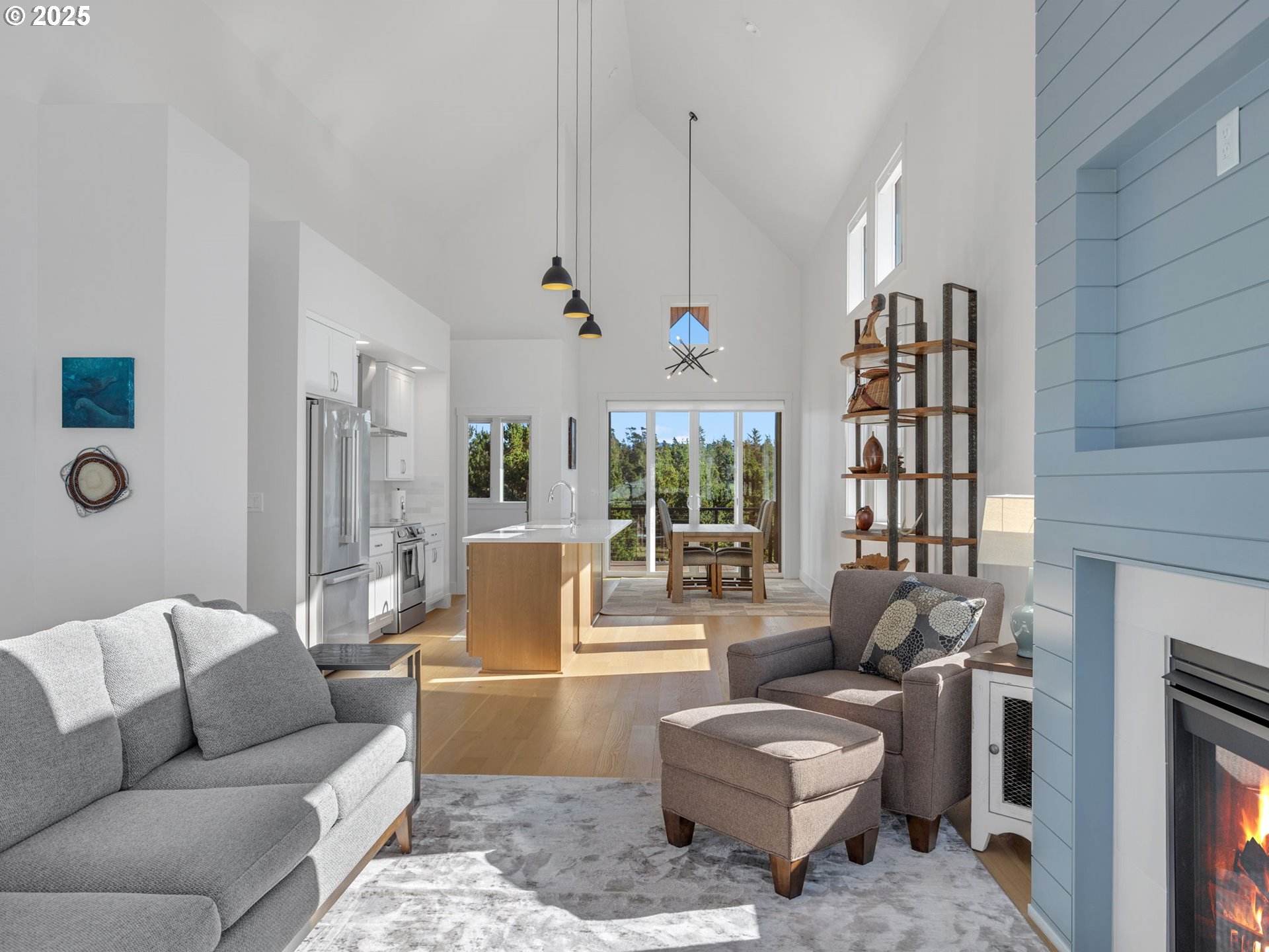 558 SEA VIEW DR