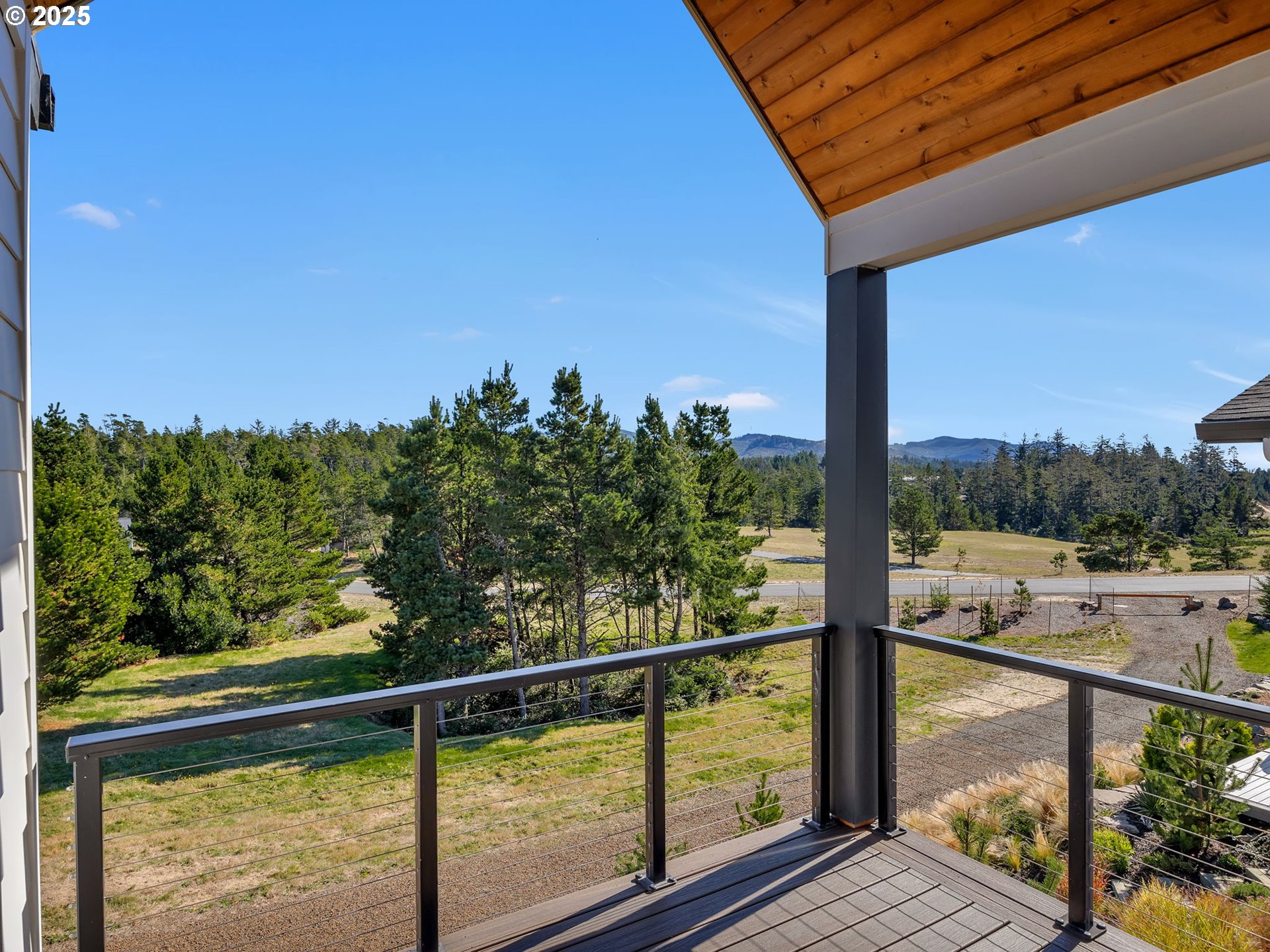 558 SEA VIEW DR