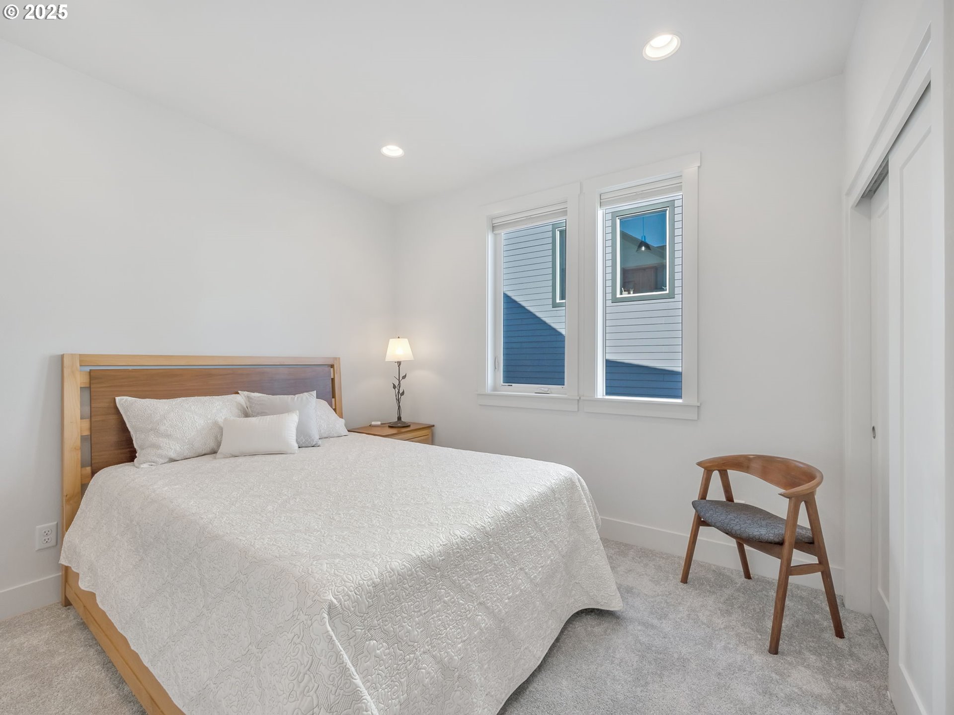 558 SEA VIEW DR