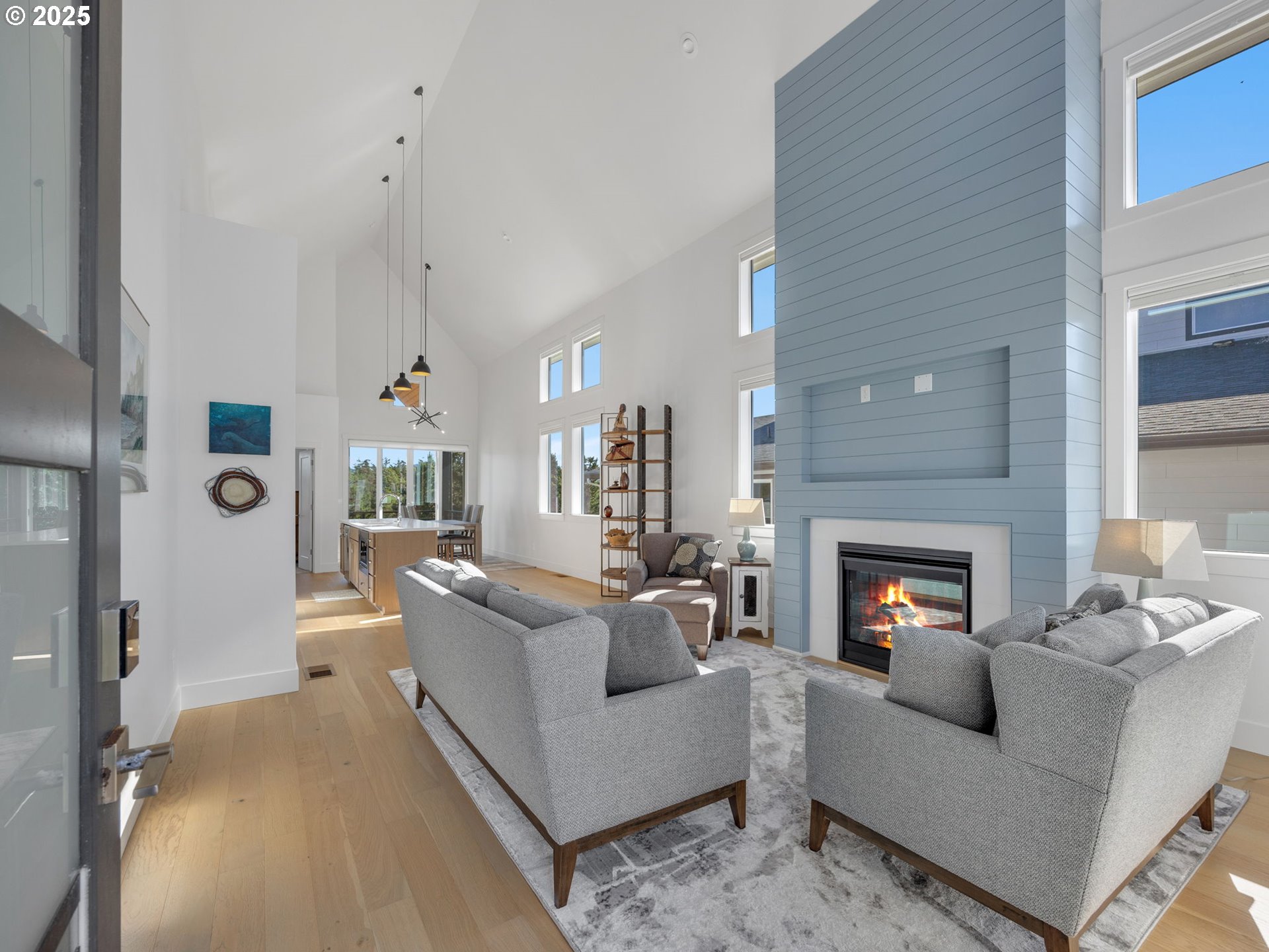 558 SEA VIEW DR
