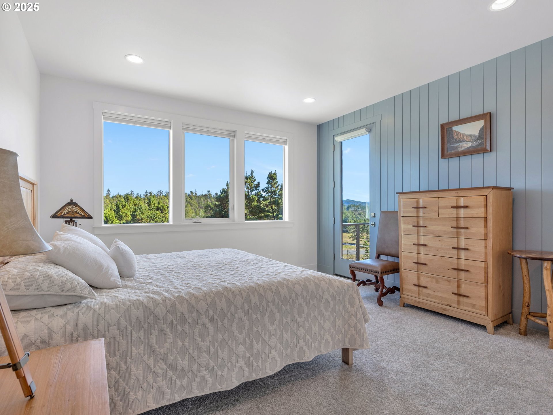 558 SEA VIEW DR