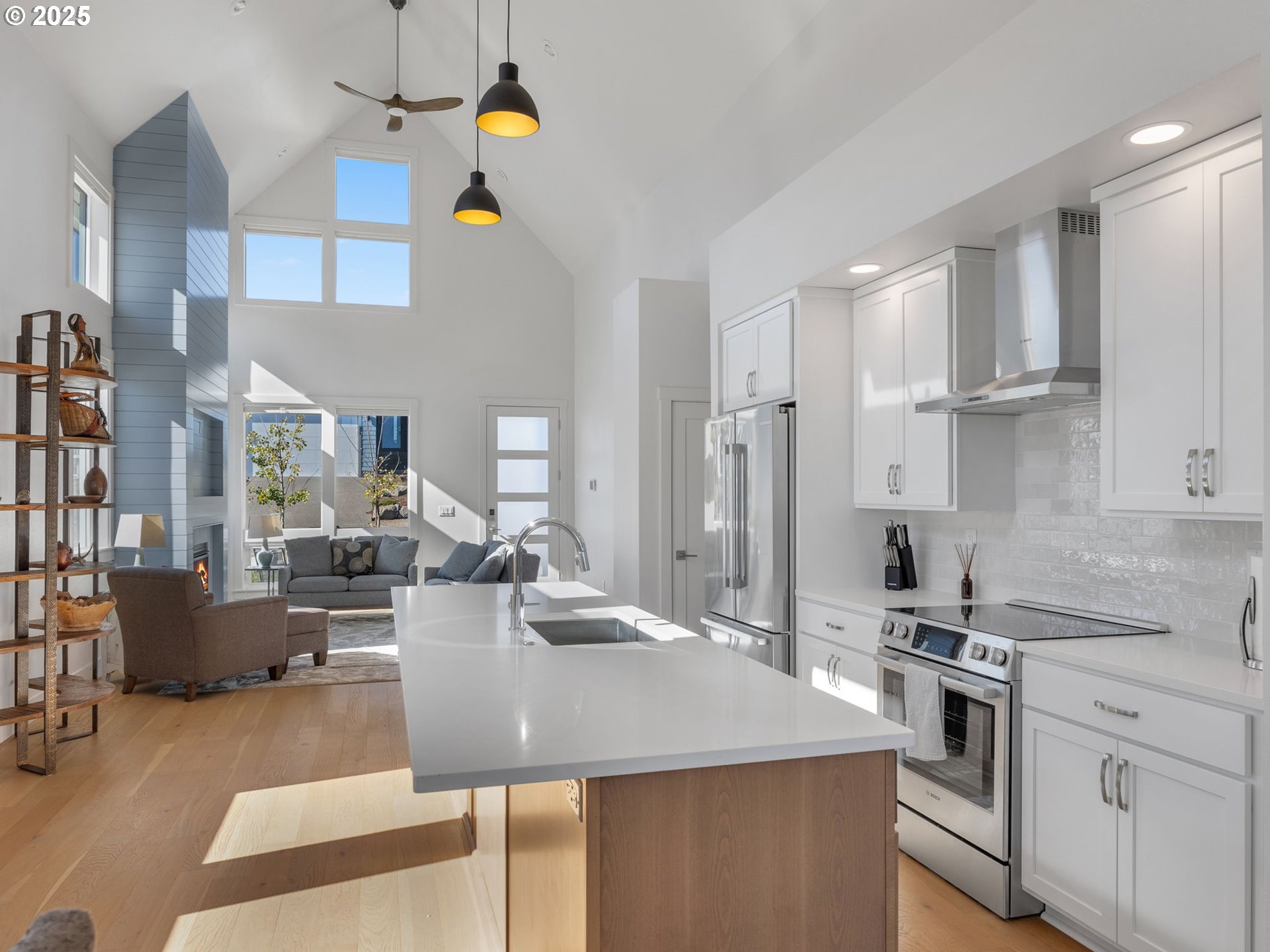 558 SEA VIEW DR