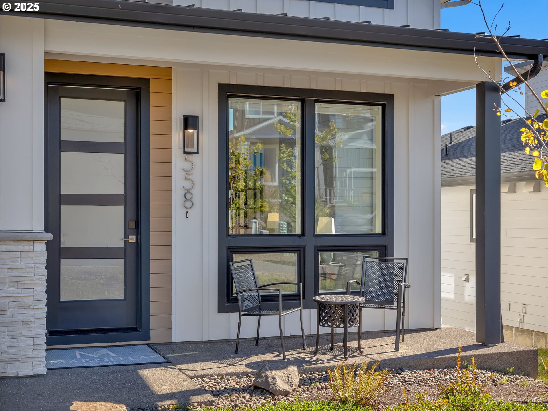 558 SEA VIEW DR