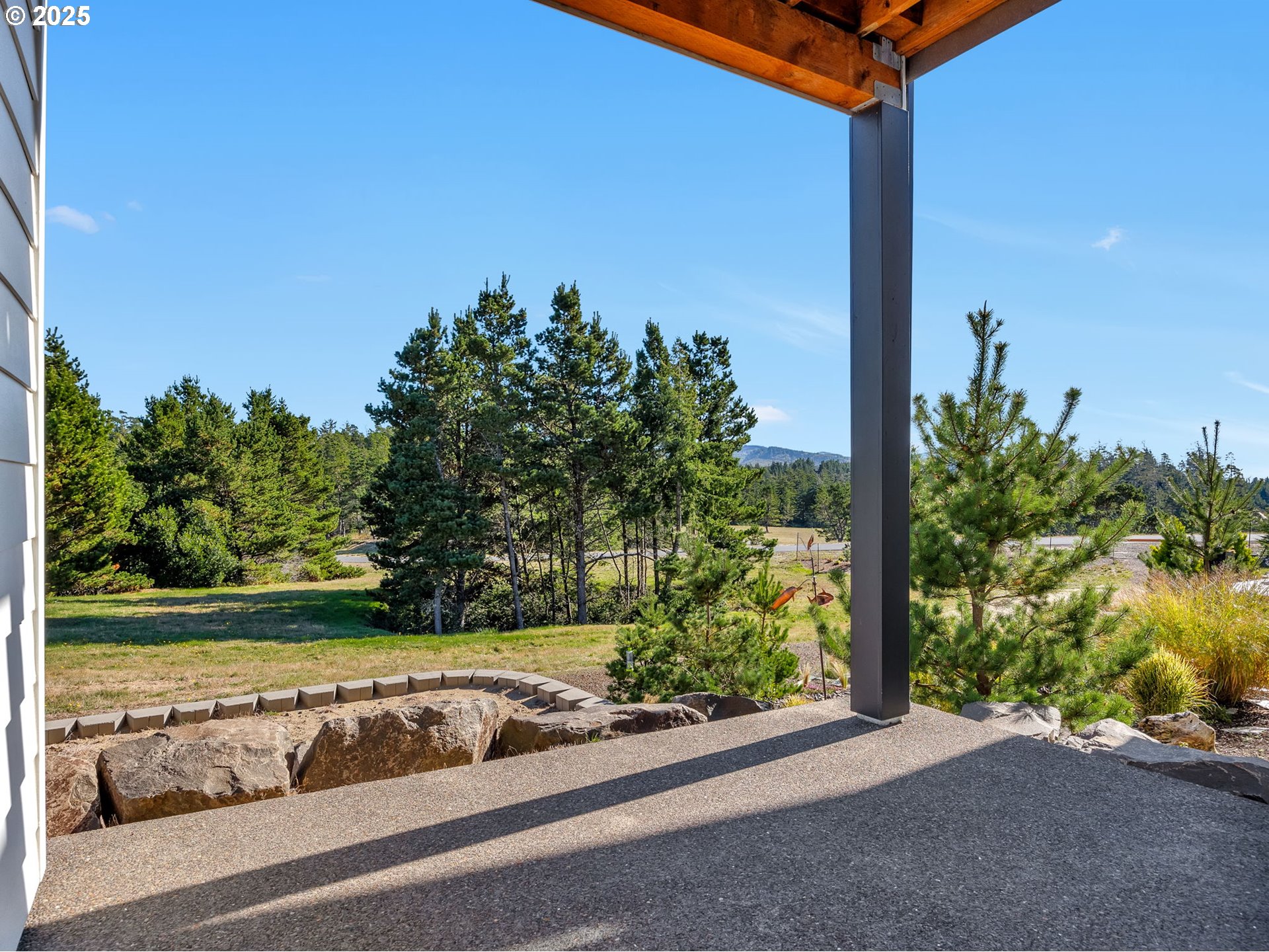 558 SEA VIEW DR