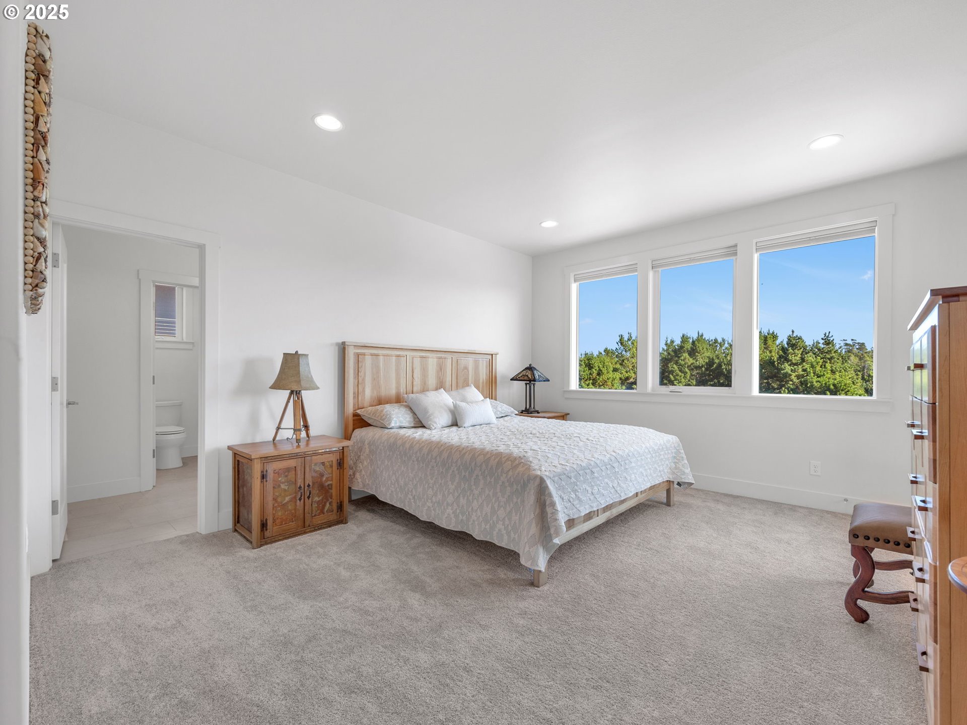 558 SEA VIEW DR