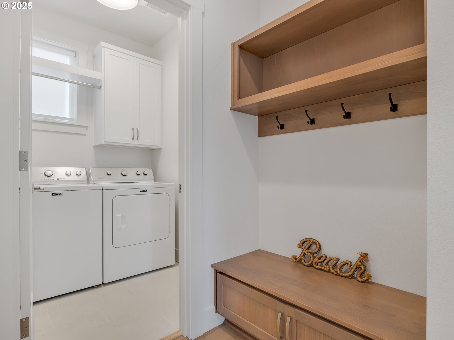558 SEA VIEW DR